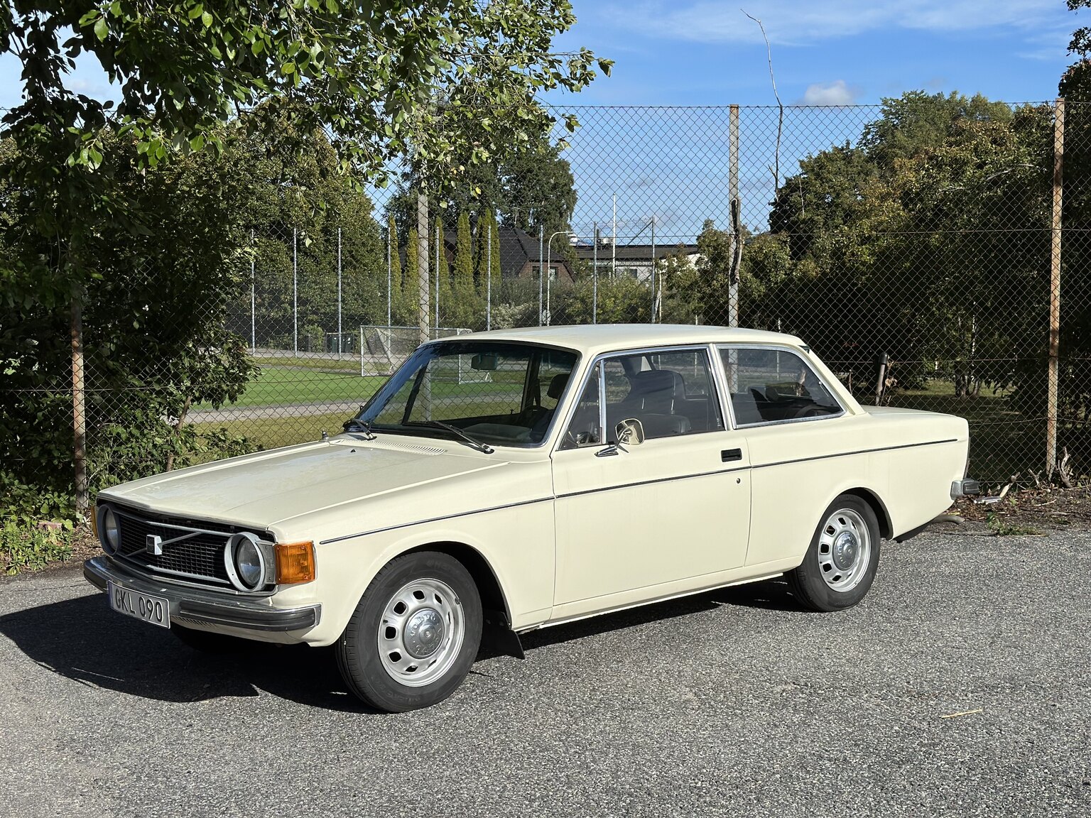 Exterior image of 1973 Volvo 142