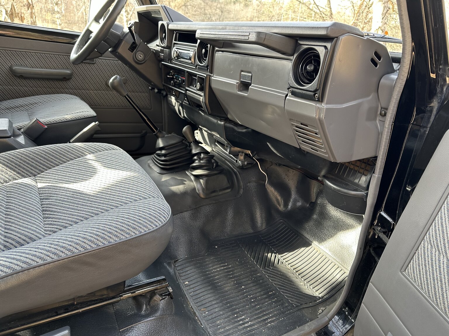 Interior image of 1993 Toyota Land Cruiser Serie 70