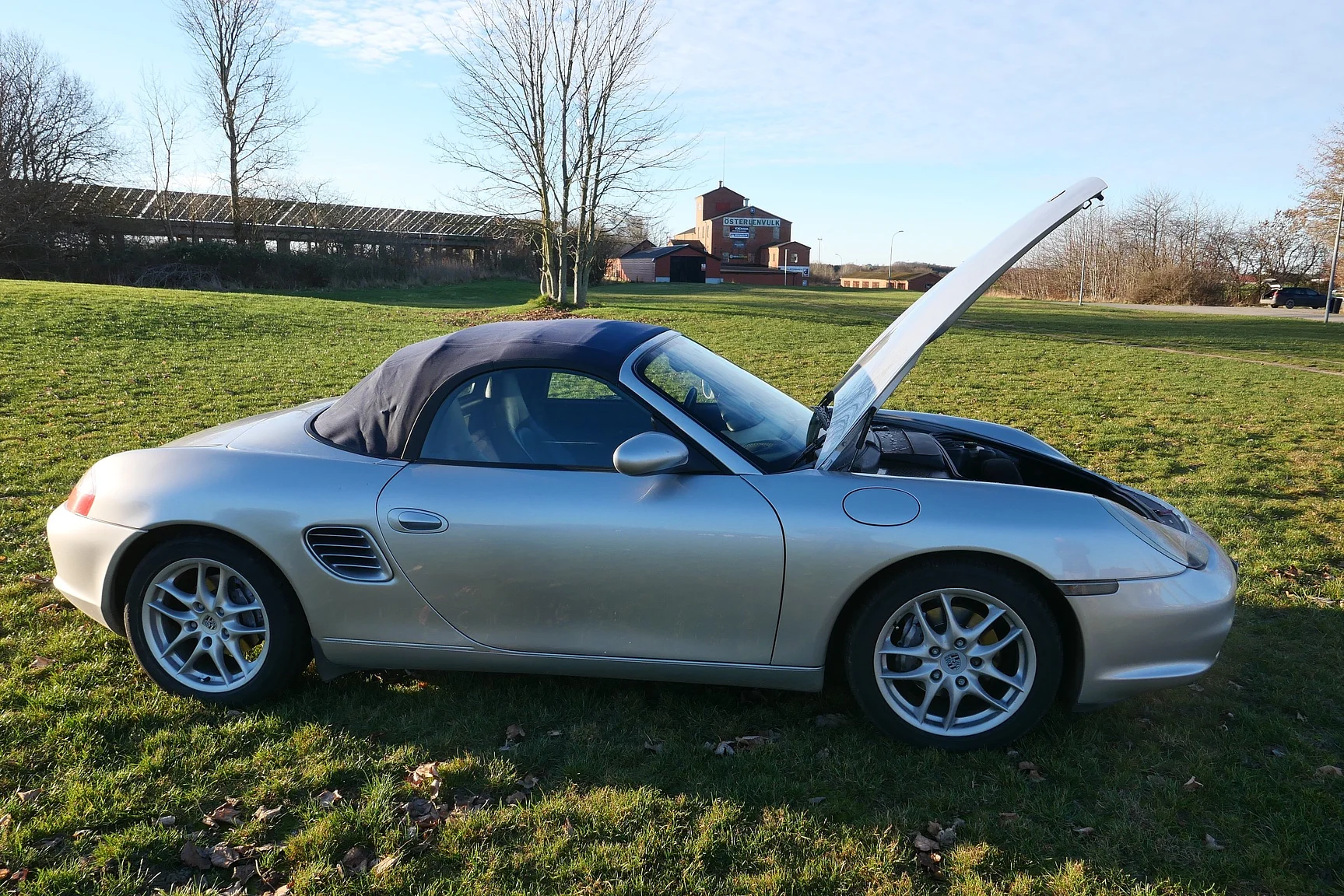 Exterior image of 2003 Porsche Boxster (32)