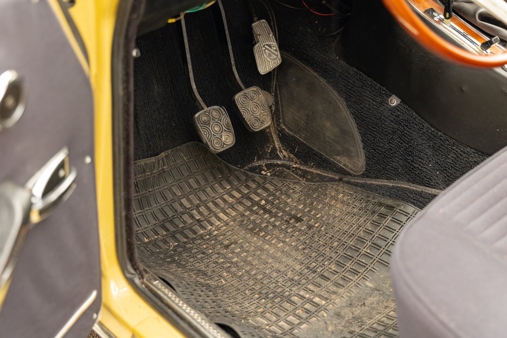 Interior image of 1974 Alfa Romeo Berlina 2000