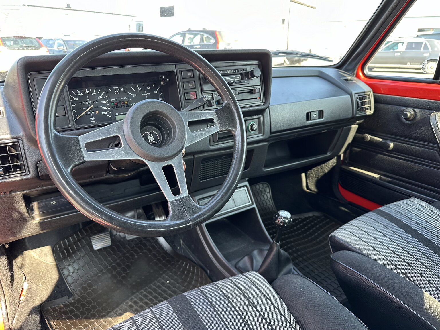 Innenraumfoto von 1984 Volkswagen Golf GTI