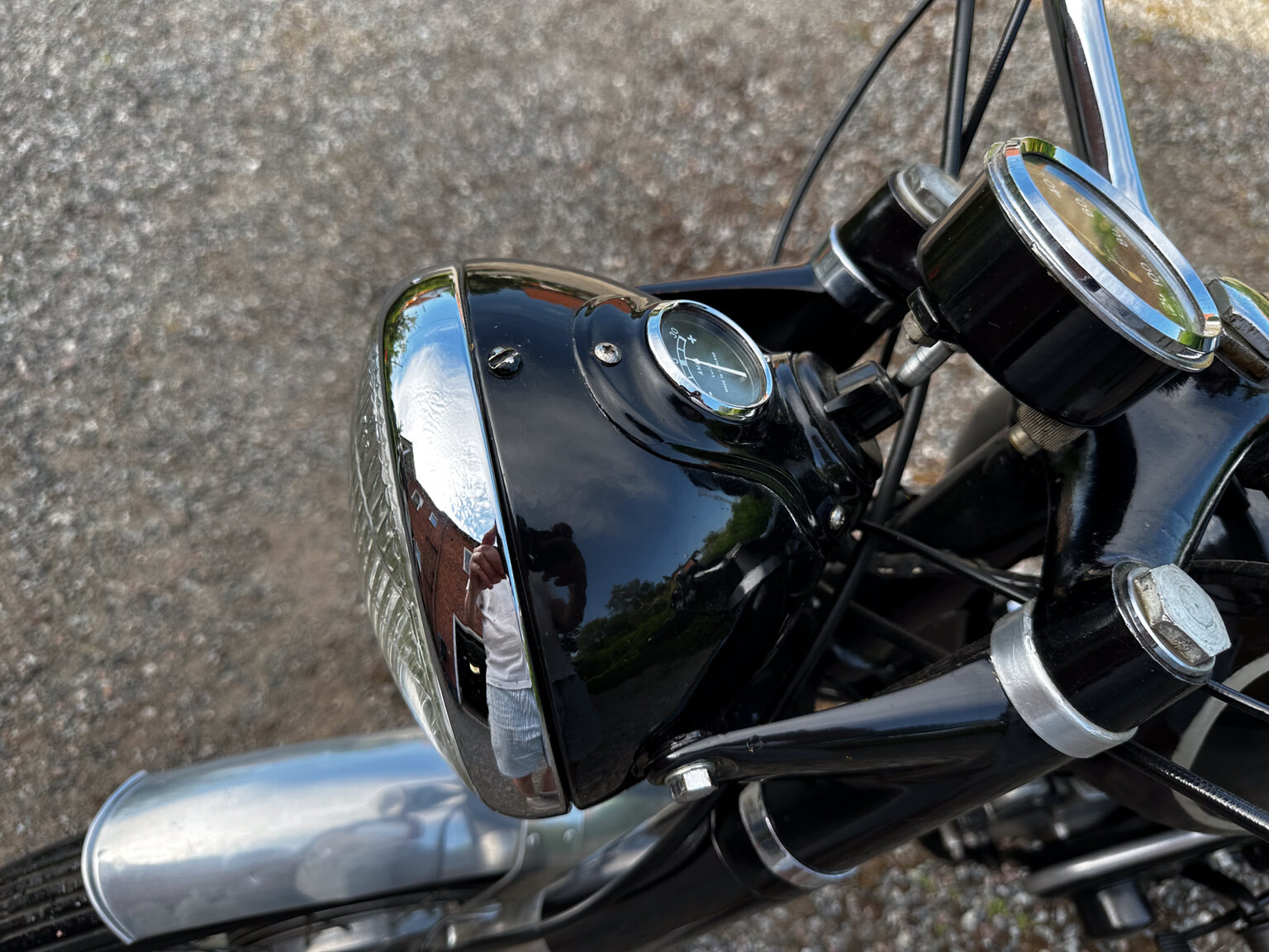 Exterior image of 1952 AJS 16MS 350cc Matchless-replica