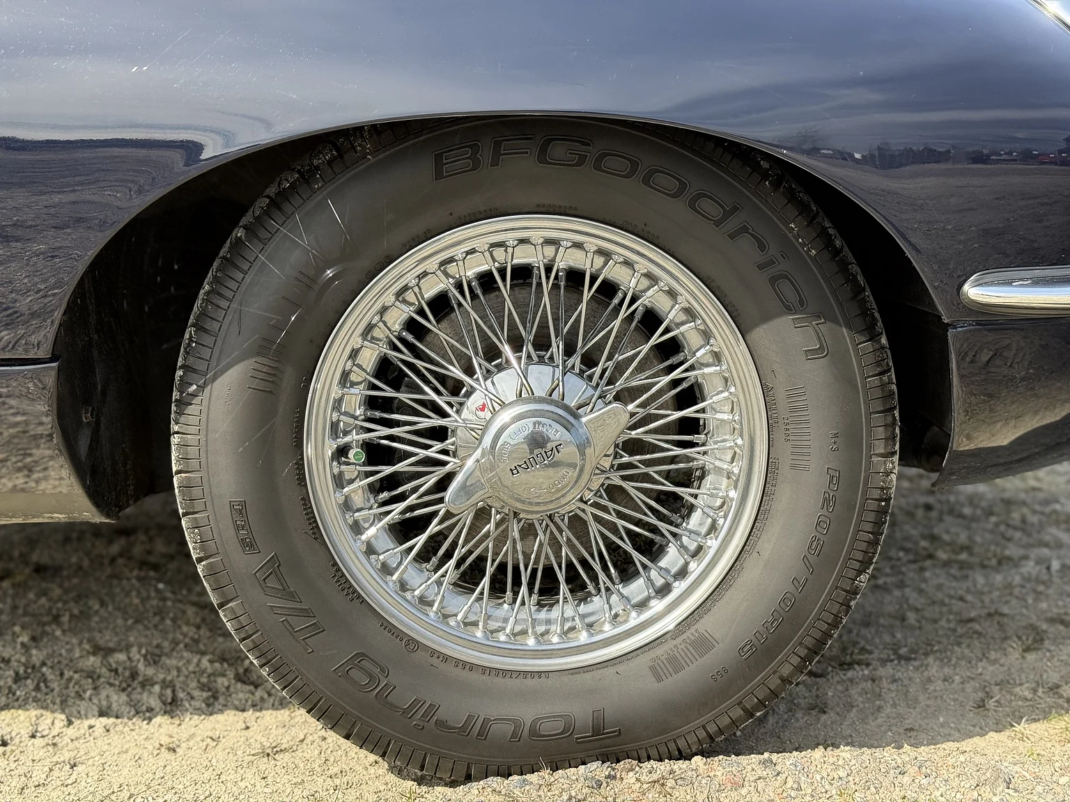 Exteriörbild på 1969 Jaguar E-Type 4.2 Coupe (14)