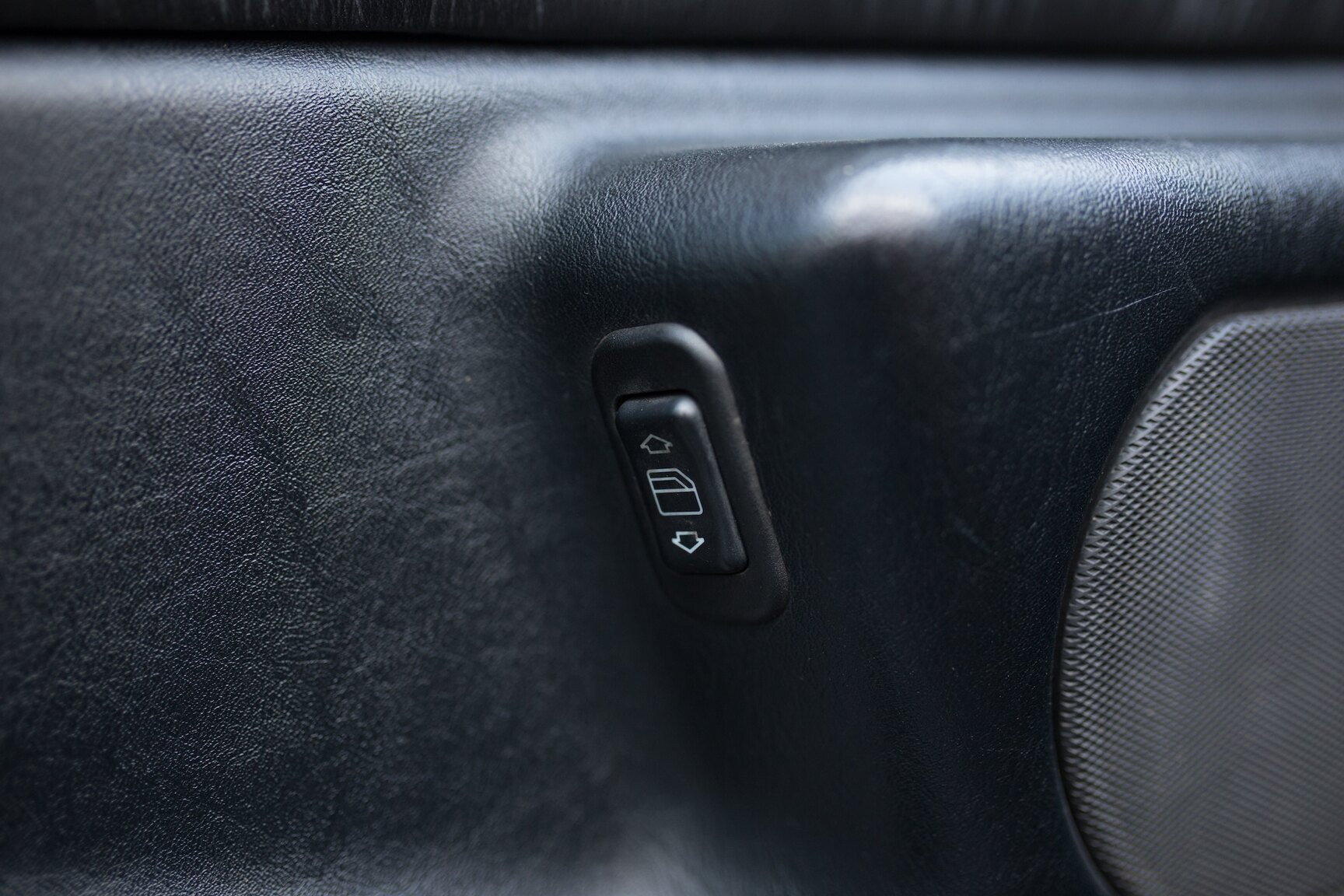 Interior image of 1993 Mercedes-Benz 300 CE-24 Cabriolet