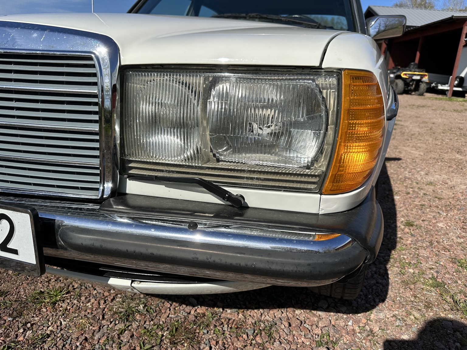 Exterior image of 1985 Mercedes-Benz 200