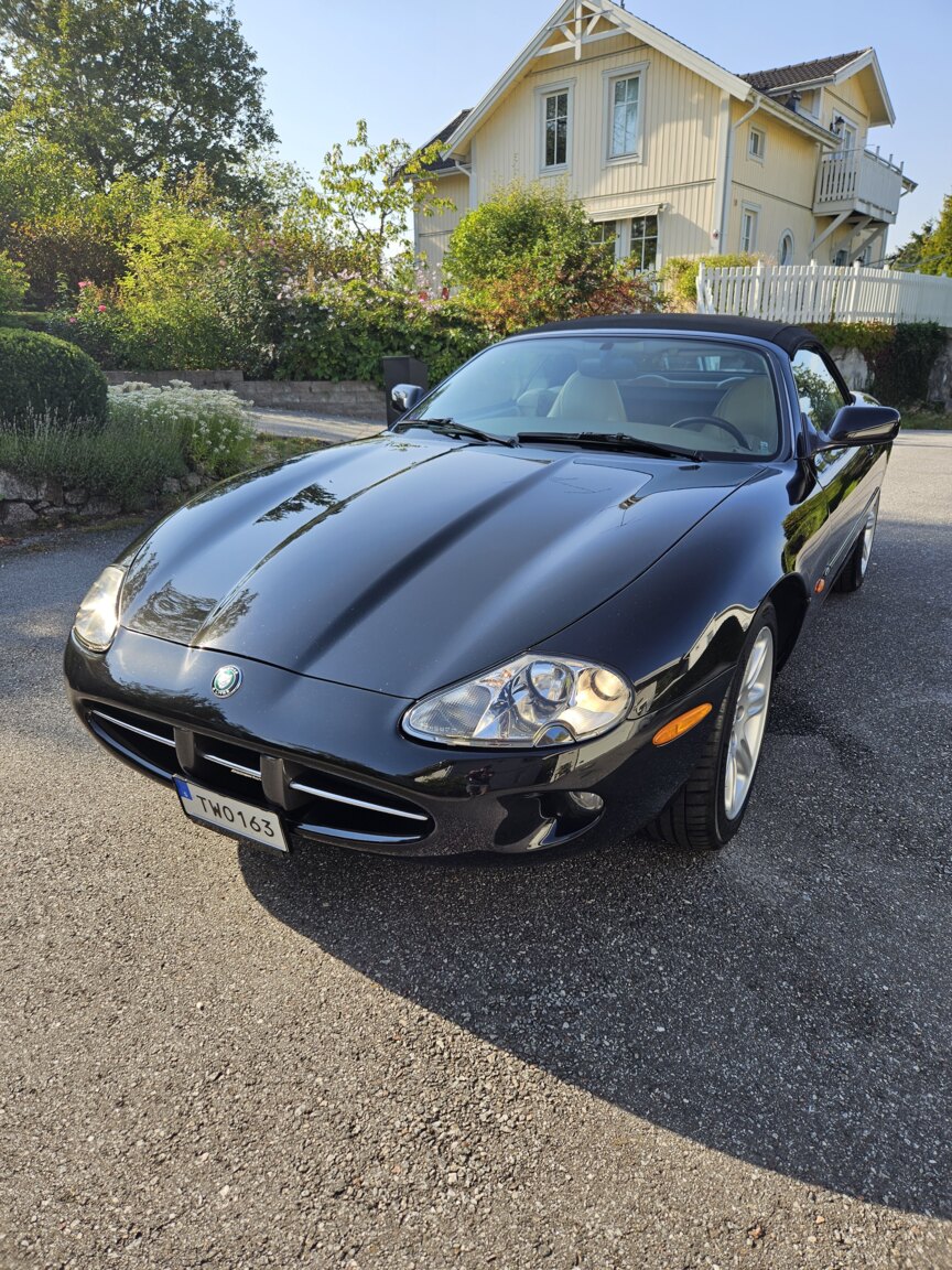 Exteriörbild på 1998 Jaguar XK8 Cabriolet