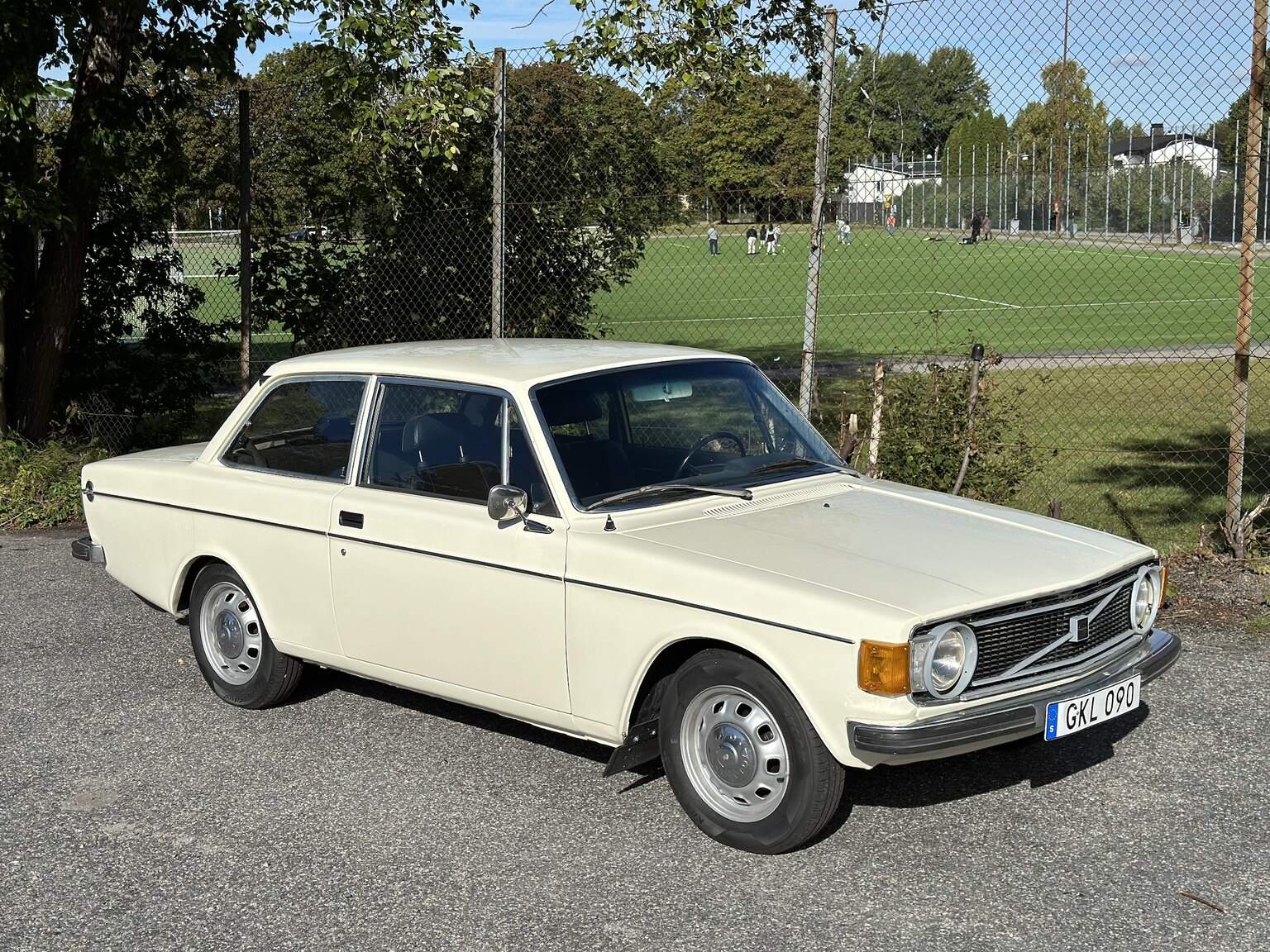 Exterior image of 1973 Volvo 142