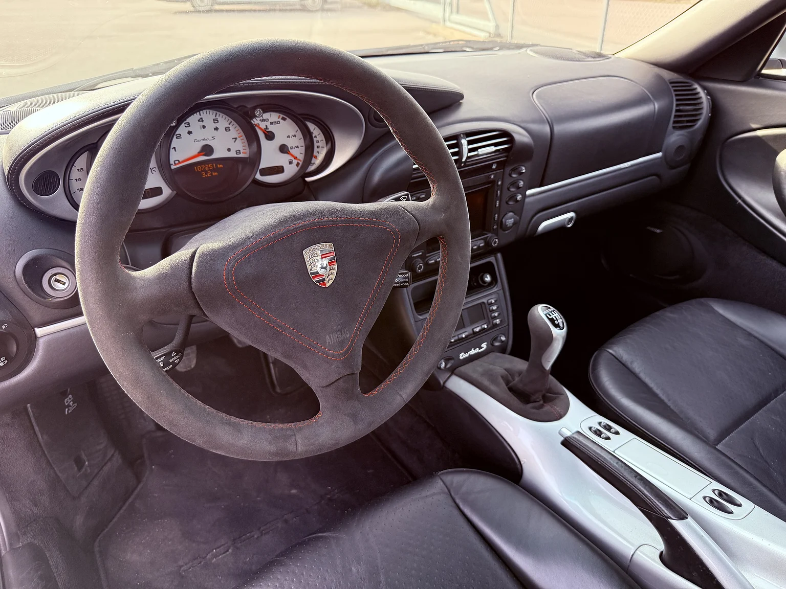 Interiörbild 2005 Porsche 996 Turbo S (2)