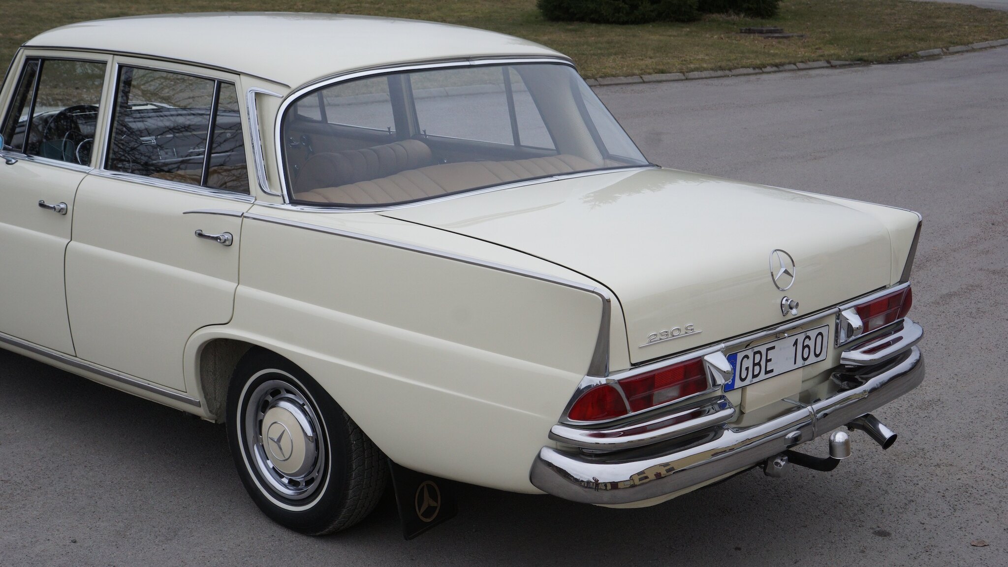 Exteriörbild på 1966 Mercedes-Benz 230 S