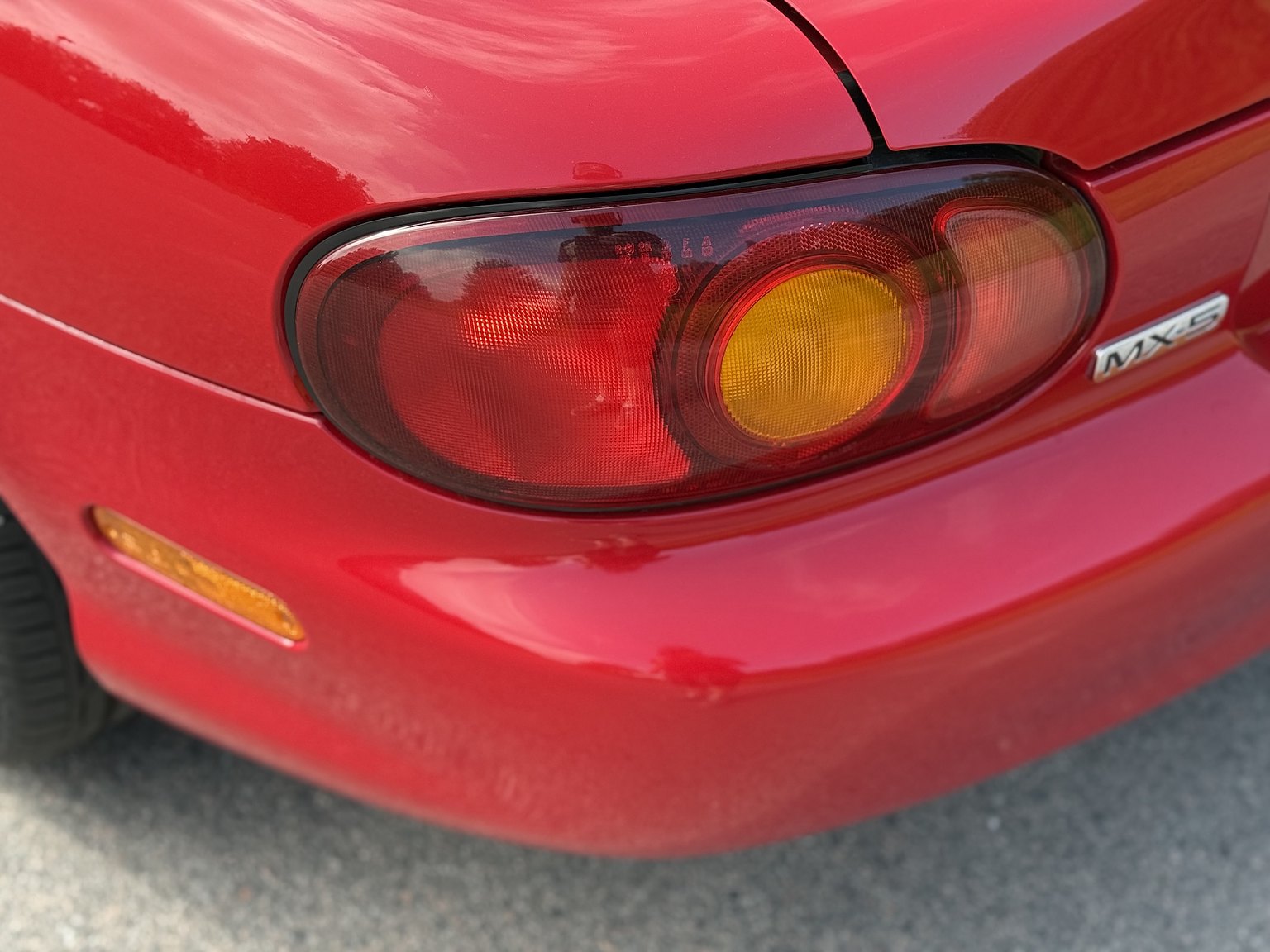 Exteriörbild på 1999 Mazda MX-5