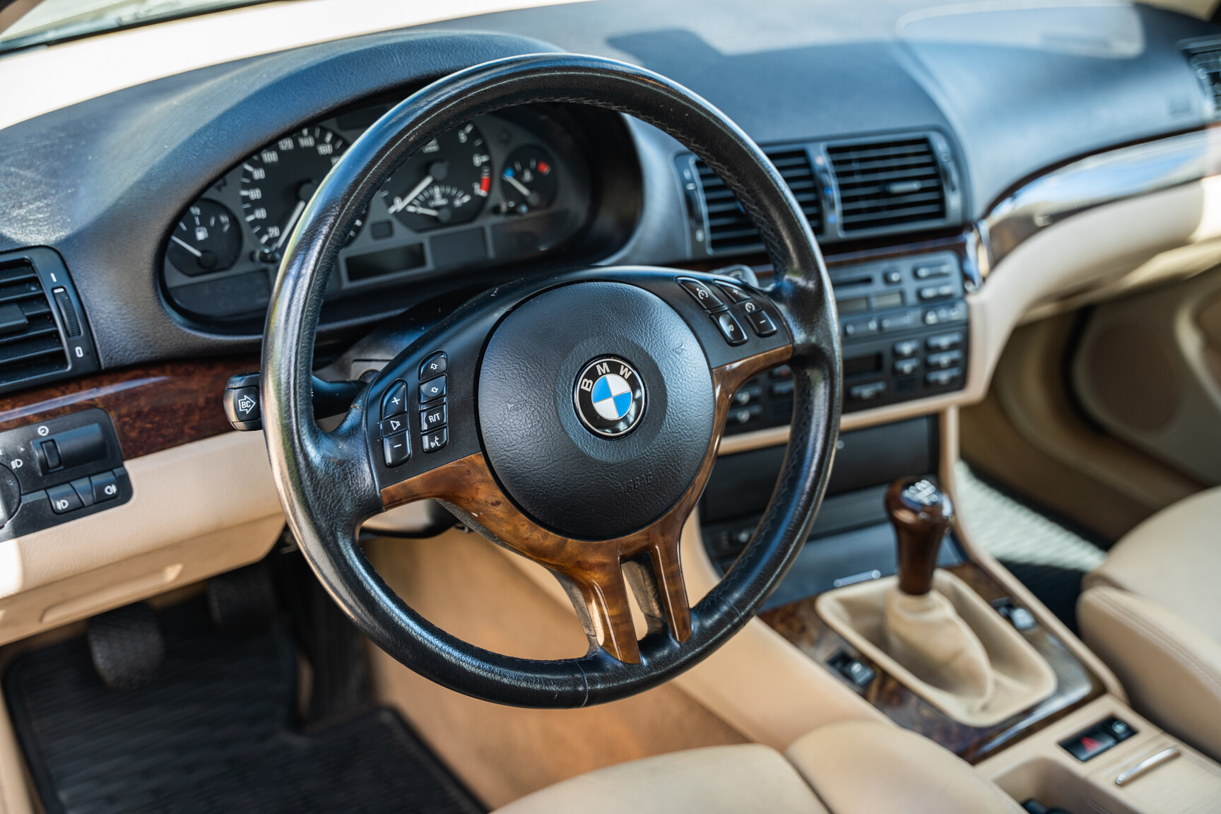 Innenraumfoto von 2003 BMW 320i Touring