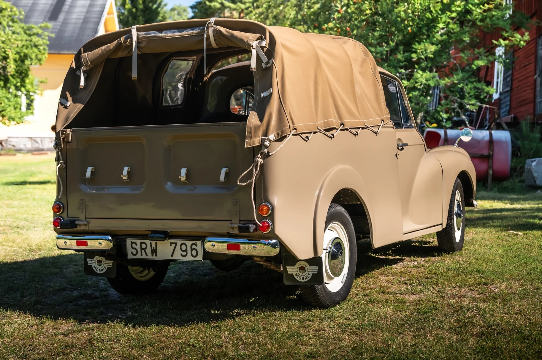 Exterior image of 1971 Morris Minor 1000 (24)