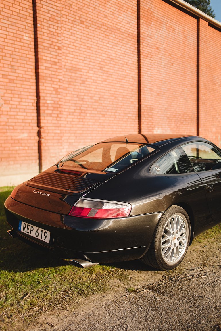 Exterior image of 1998 Porsche 996 Carrera 