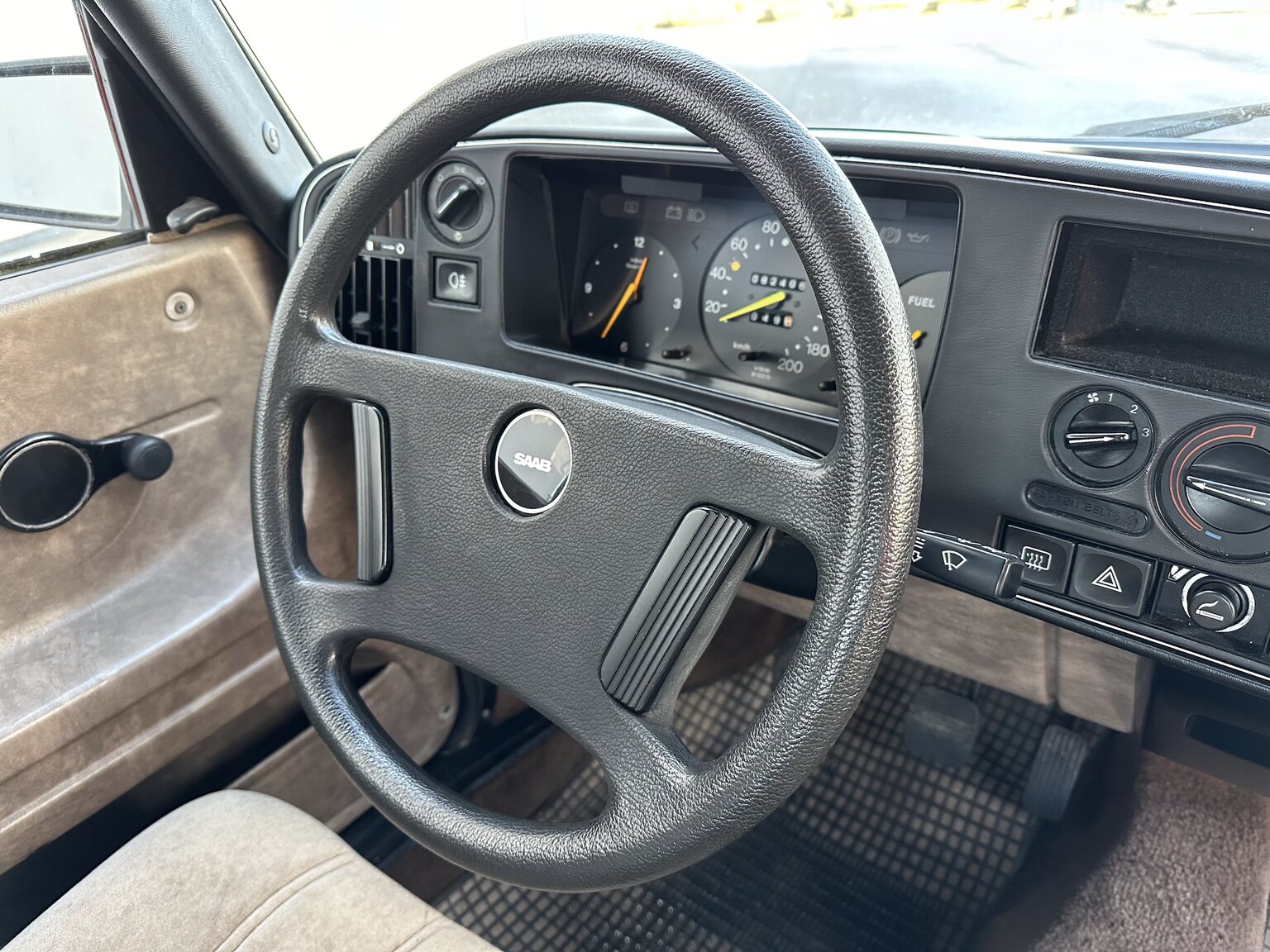 Interior image of 1984 Saab 900 GL