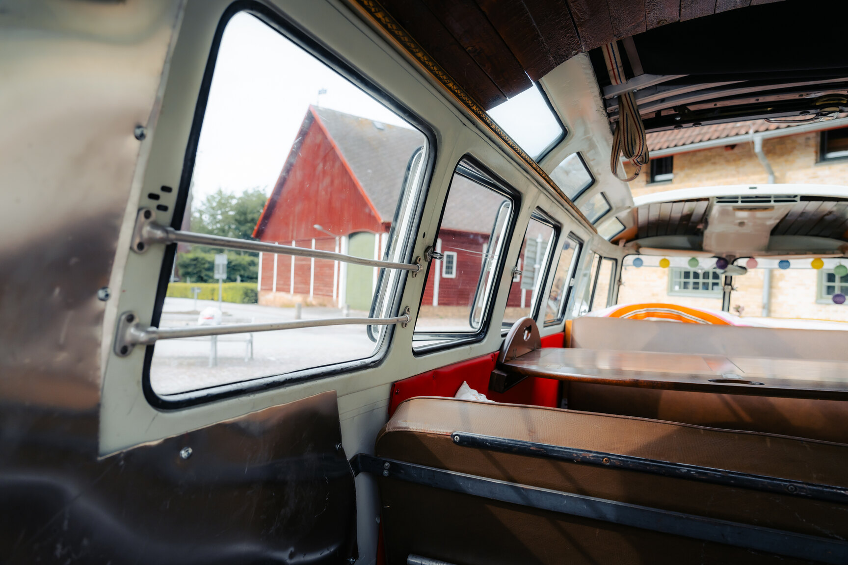 Innenraumfoto von 1964 Volkswagen Kleinbus Transporter 1500 Deluxe “21-fönsters Samba”