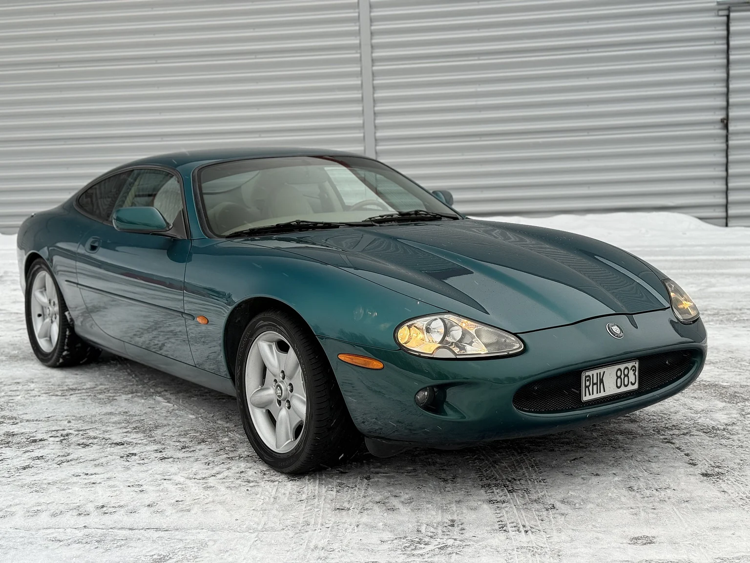Exteriörbild på 1997 Jaguar XK8 (5)