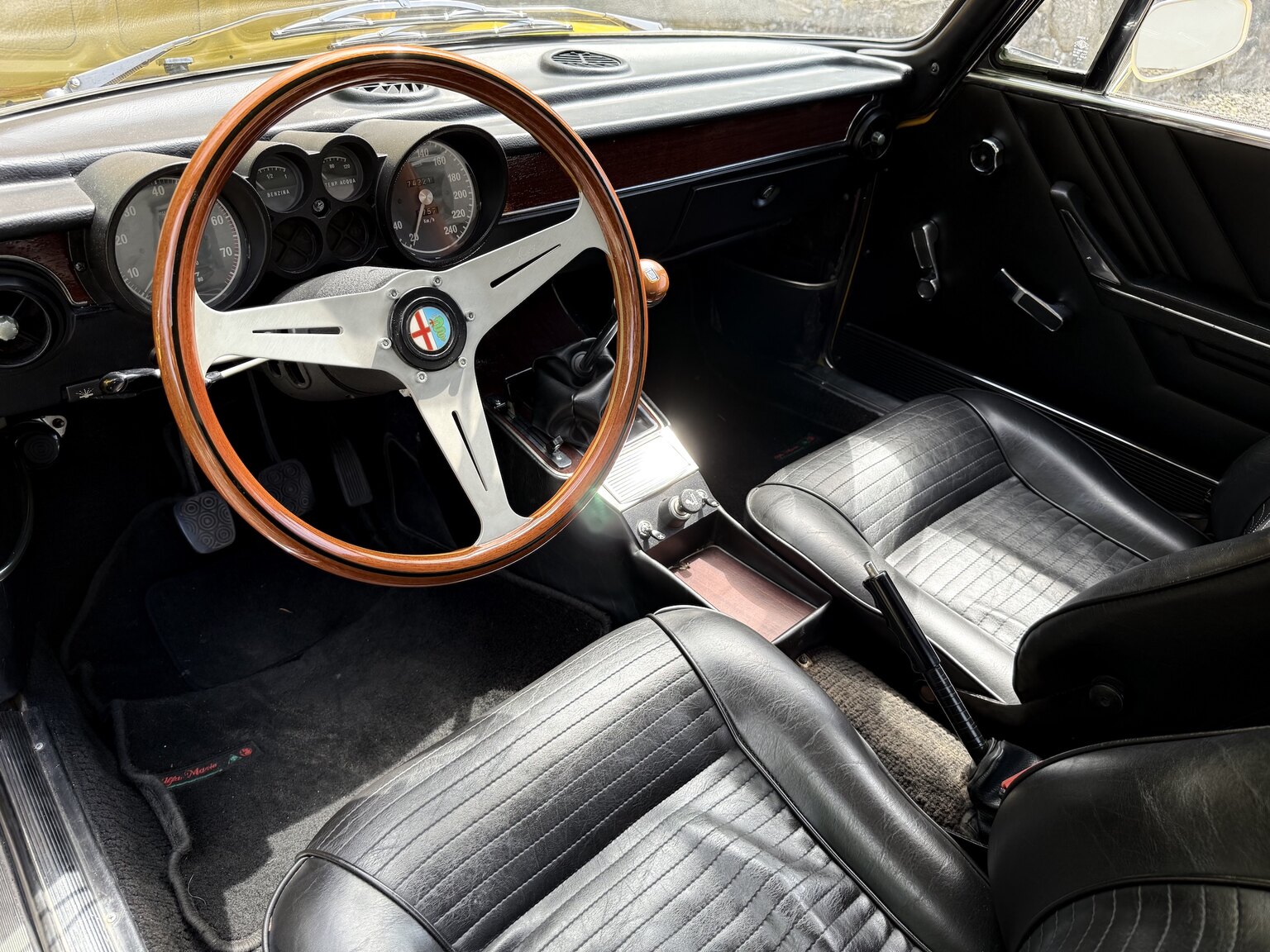 Interior image of 1974 Alfa Romeo GT 1600 Junior