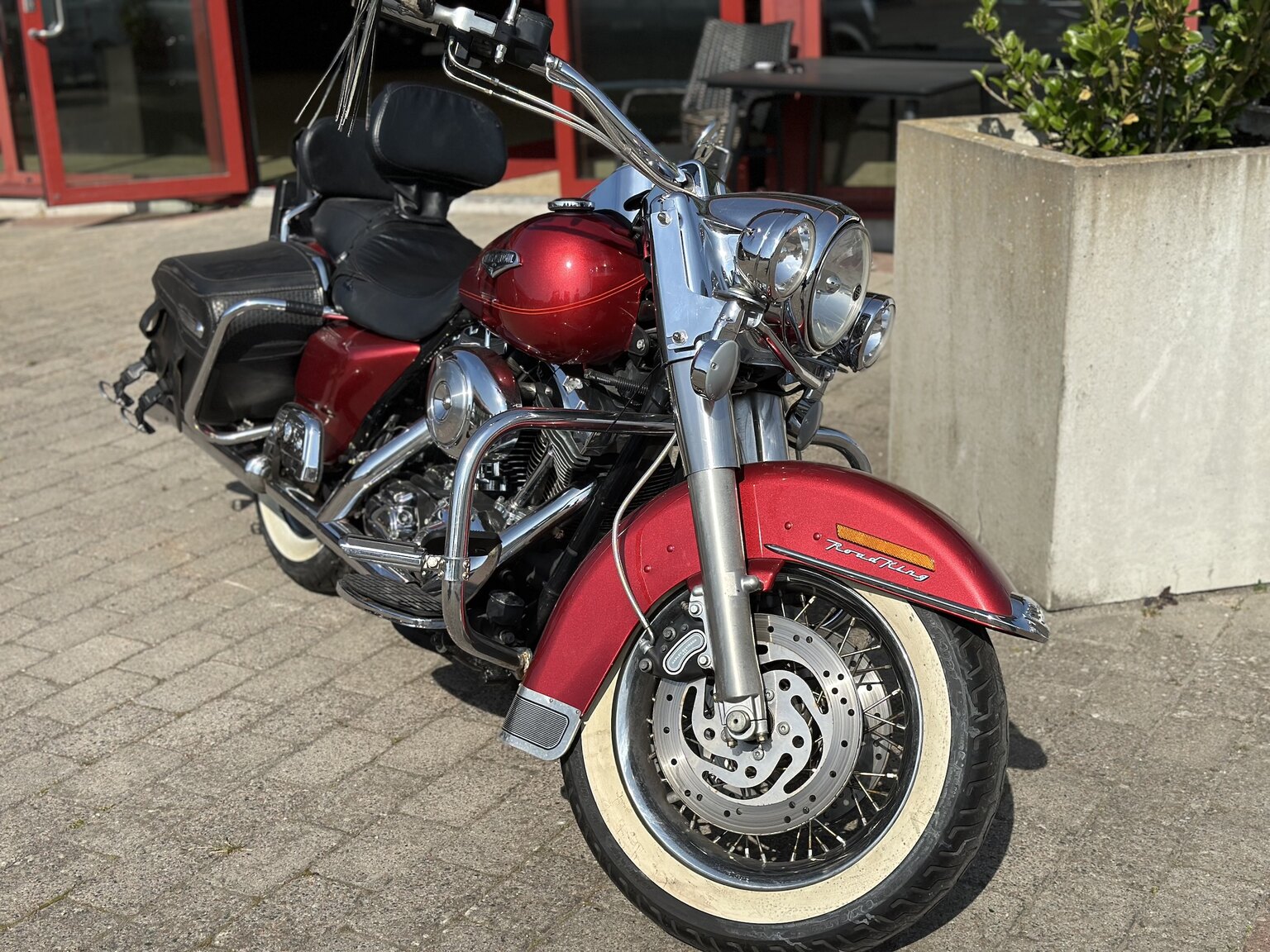 Exterior image of 2005 Harley-Davidson Road King Classic