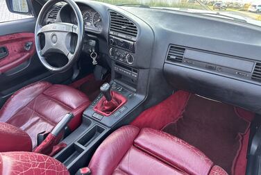 Interior image of 1993 BMW 325 I CABRIO 