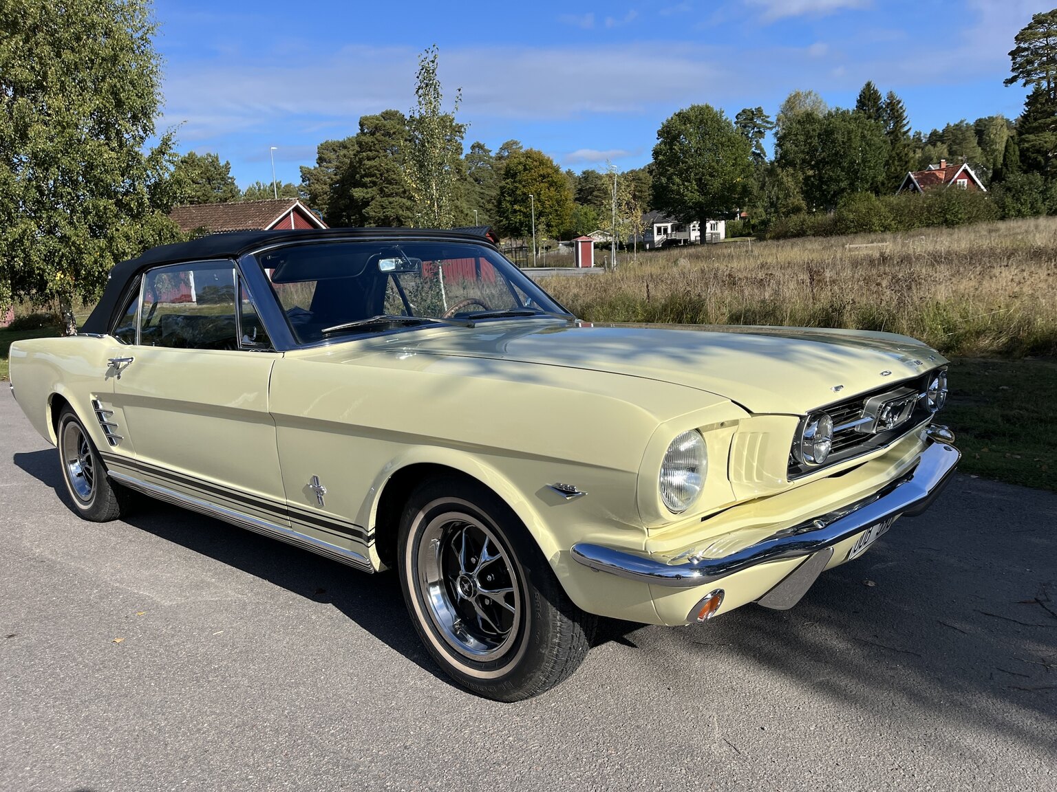 Exteriörbild på 1966 Ford Mustang Cabriolet 289cui