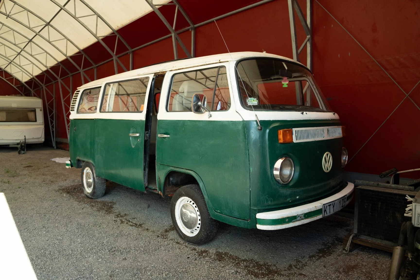 Exterior image of 1974 Volkswagen Typ 2 Bay Window (1)
