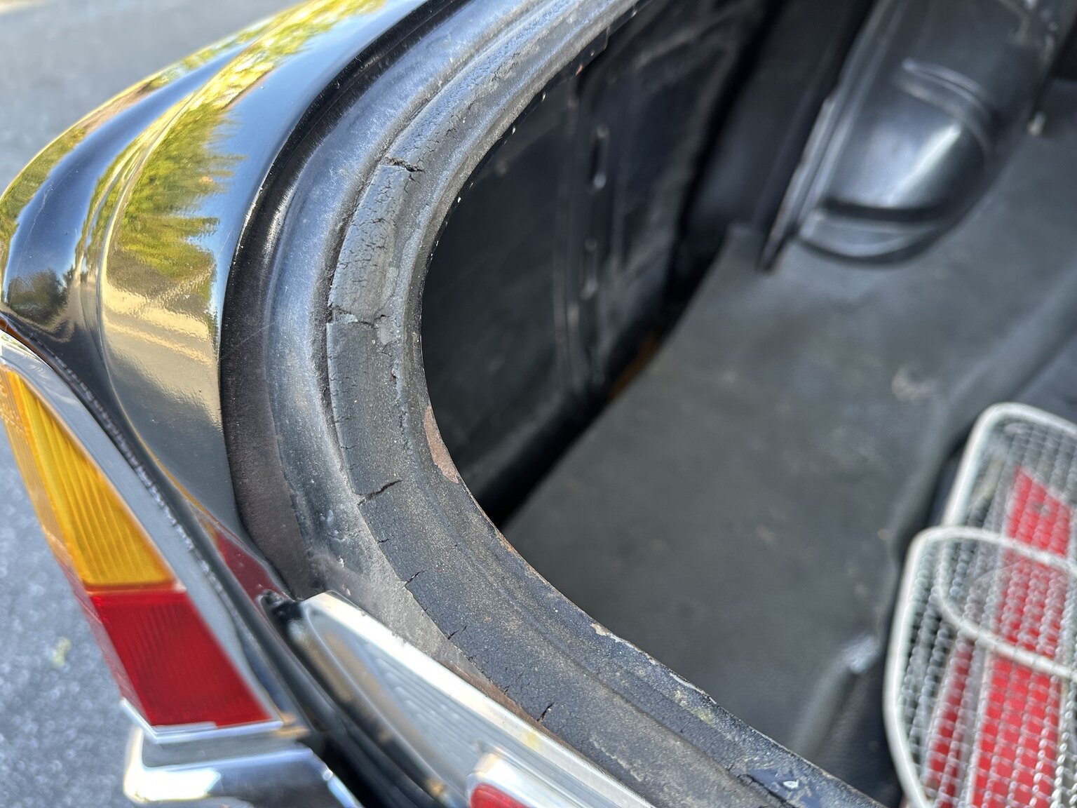 Interior image of 1965 Ford Taunus 17M (54)