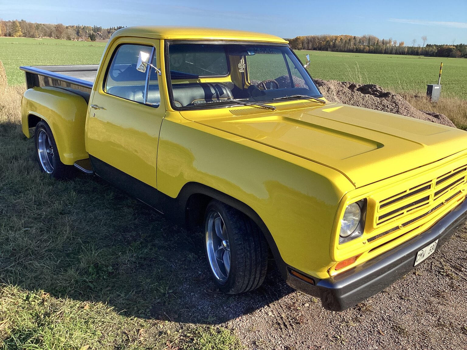 Exterior image of 1971 Dodge D100