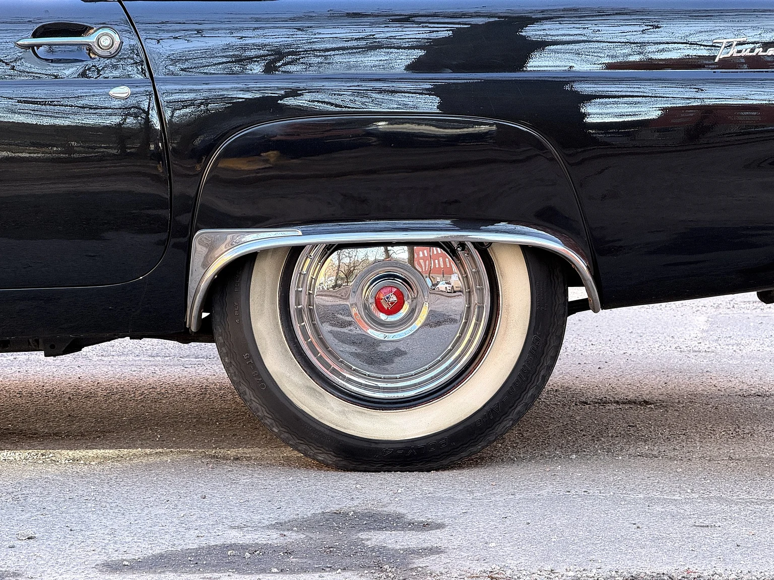Exterior image of 1955 Ford Thunderbird (30)