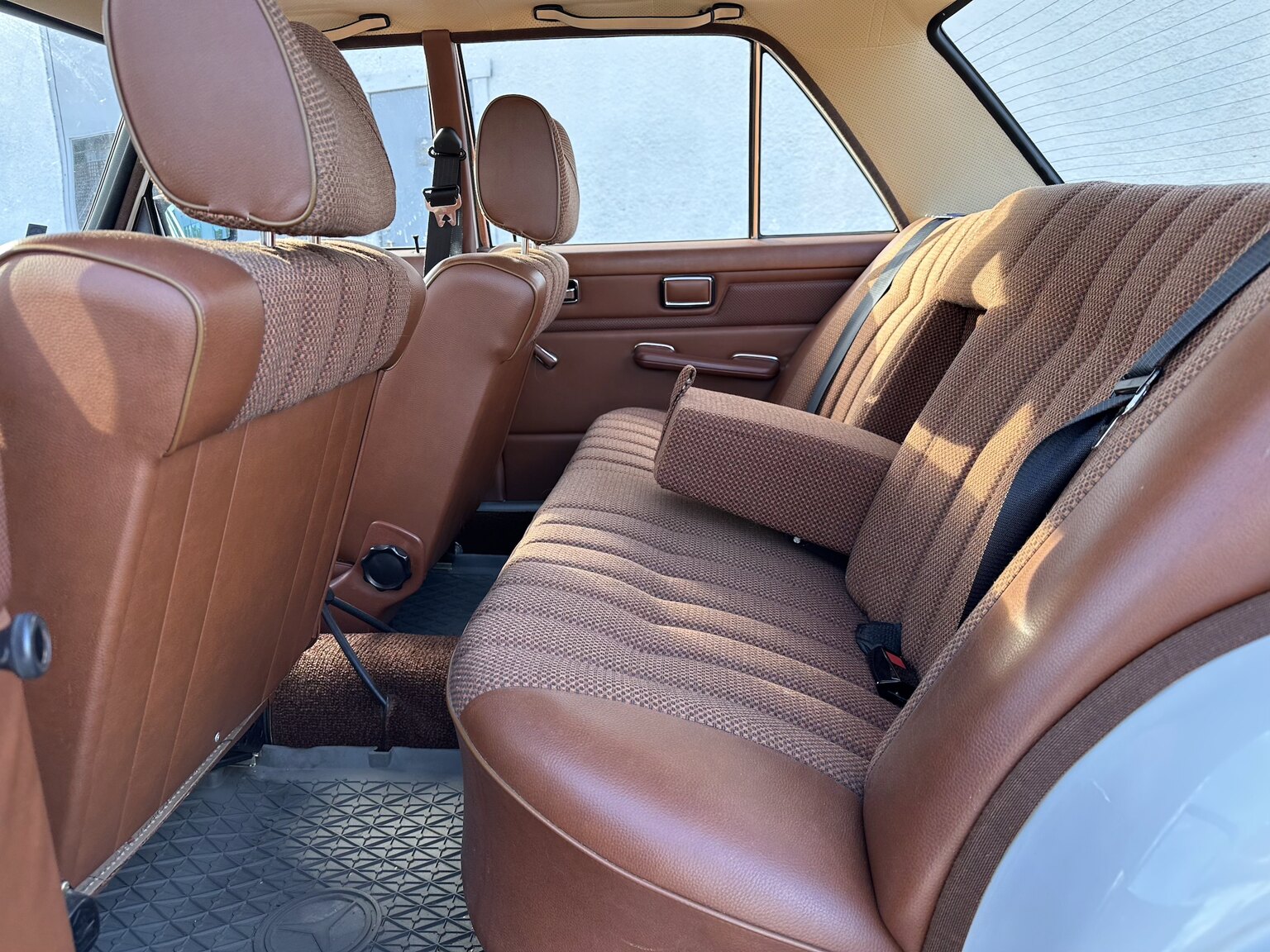 Interiörbild 1975 Mercedes Benz 200