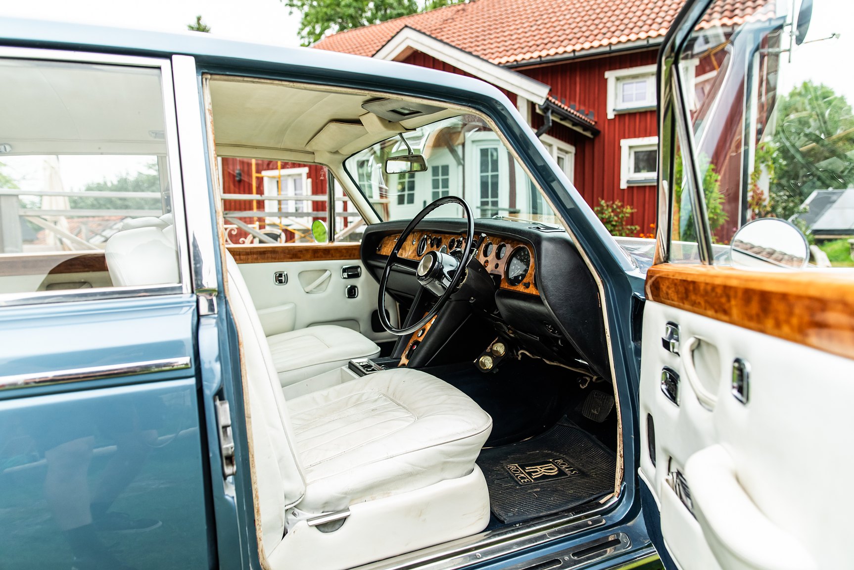 Interior image of 1972 Rolls-Royce Silver Shadow