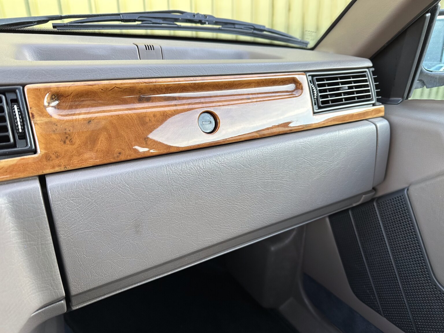 Innenraumfoto von 1987 Volvo 780 Bertone