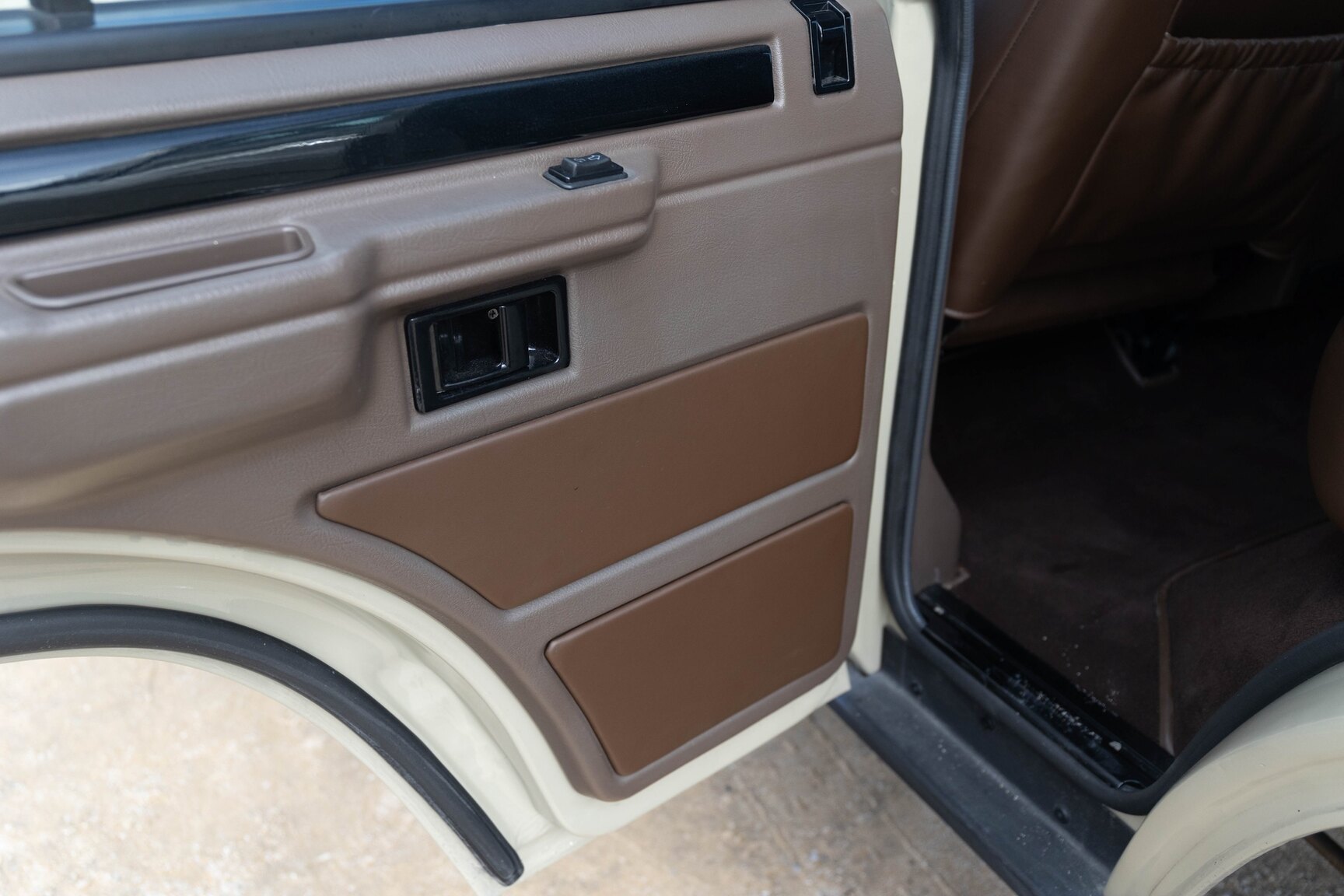 Innenraumfoto von 1991 Range Rover Restomod