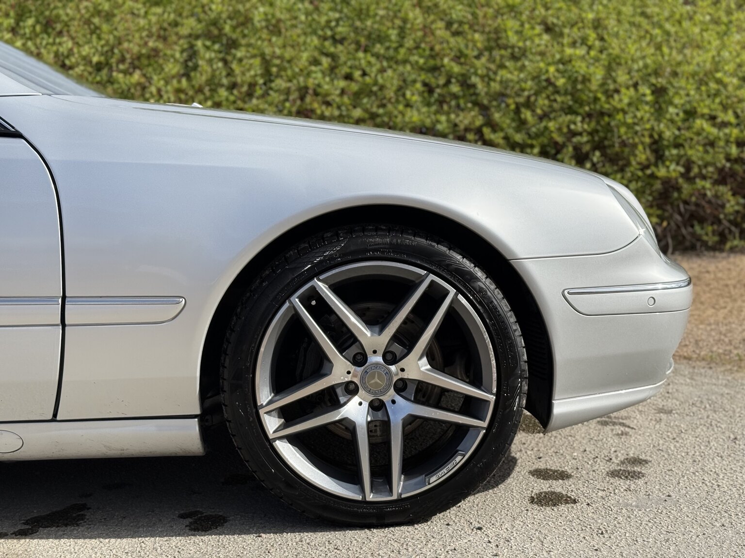 Exterior image of 2000 Mercedes-Benz CL 500