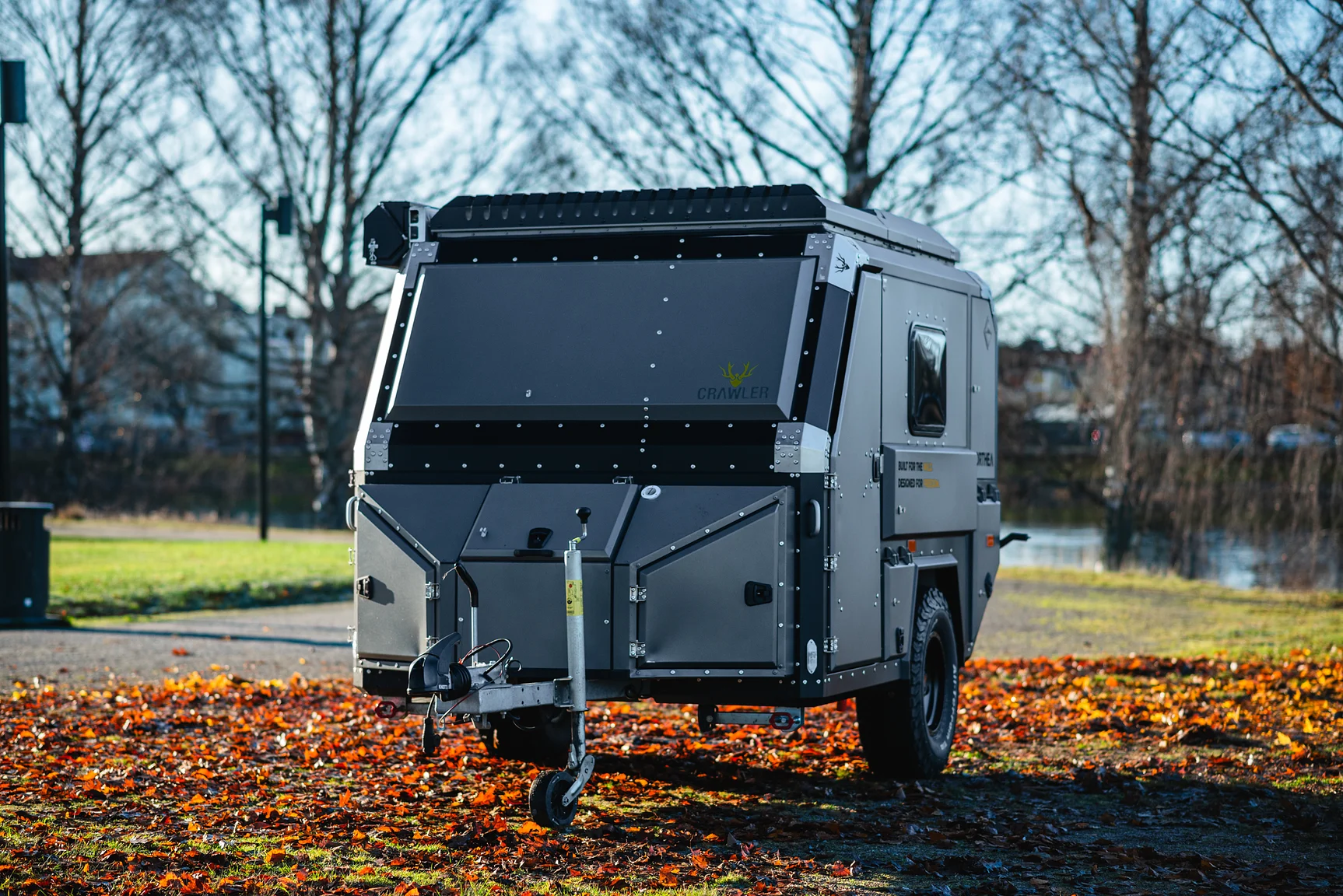 Exterior image of 2025 Northea Trailer Expedition Crawler 458i Offgrid-Camper (6)