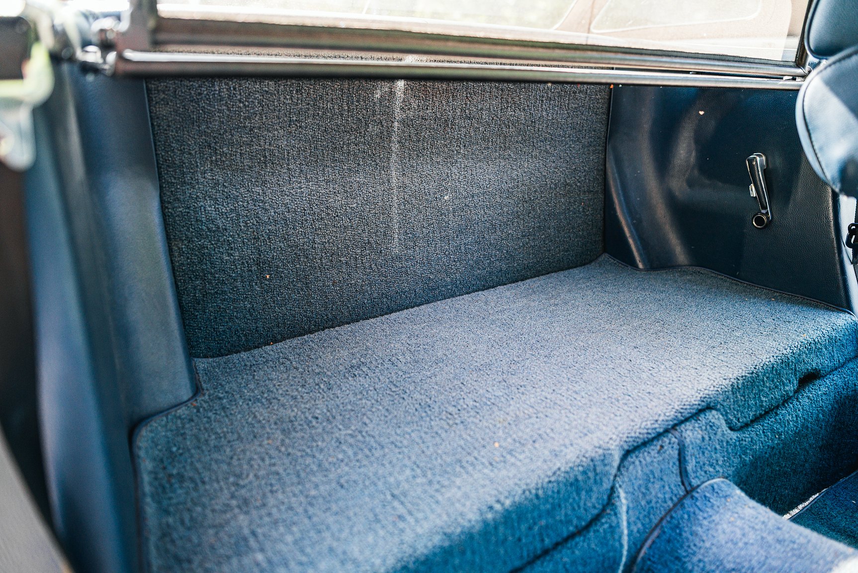 Interior image of 1972 Mercedes-Benz 350 SL