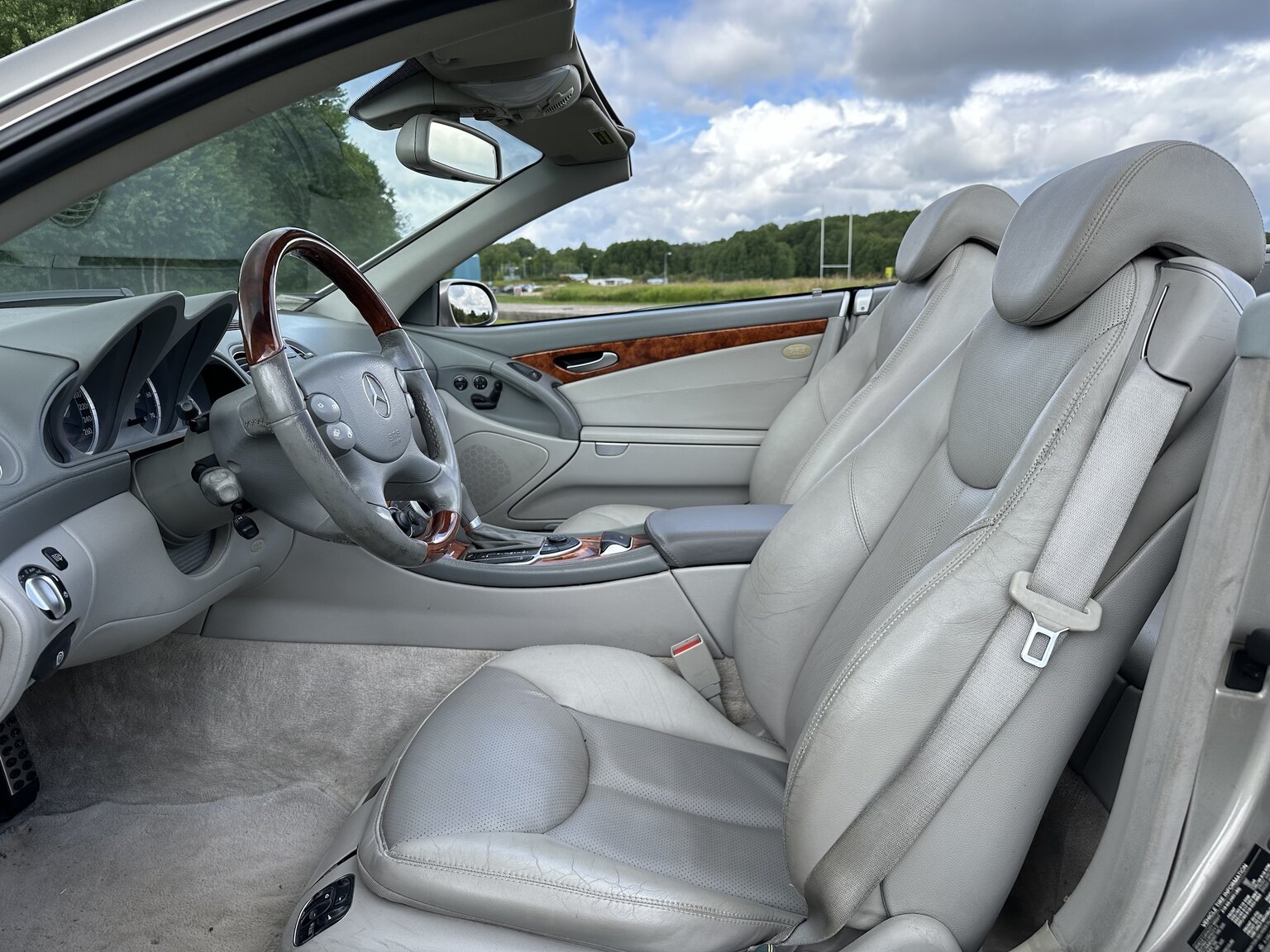 Innenraumfoto von 2003 Mercedes Benz SL 500