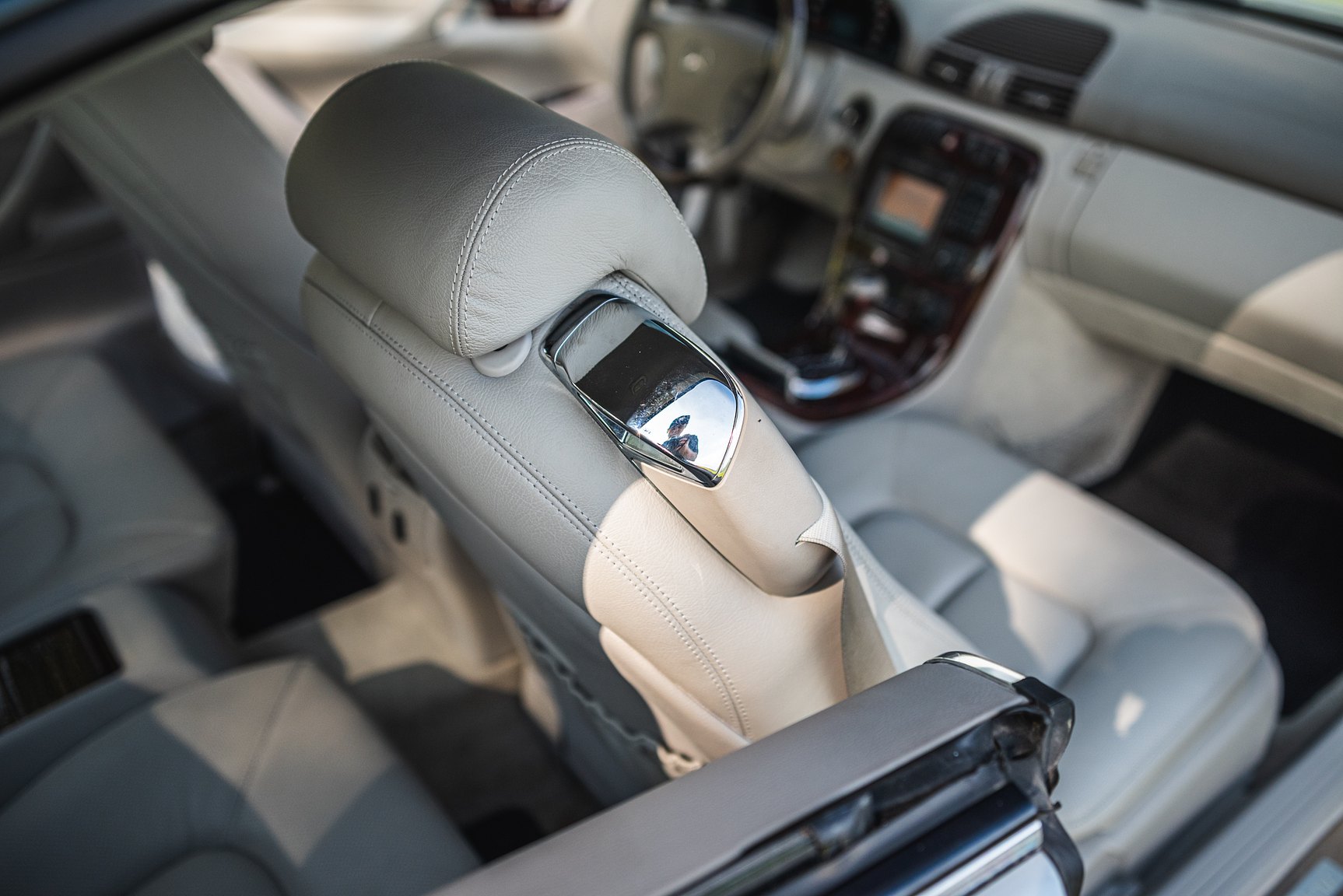 Interior image of 2000 Mercedes-Benz CL 500