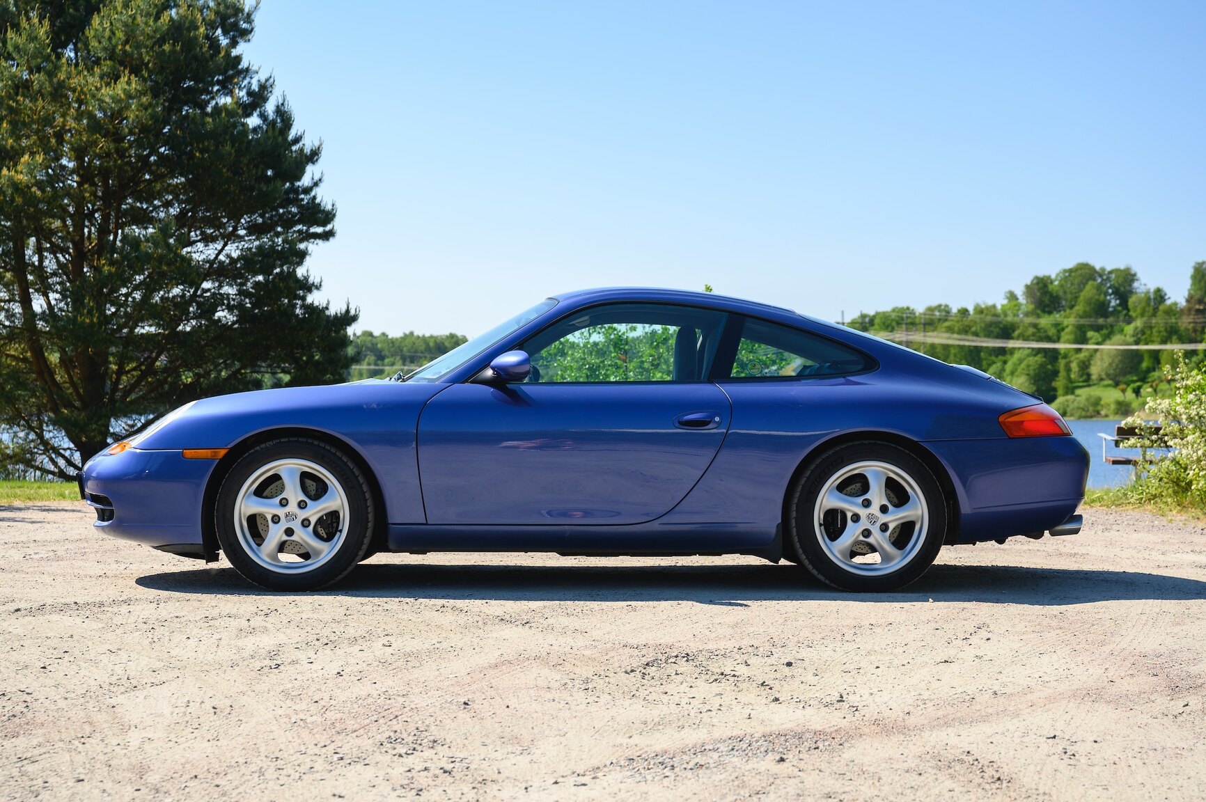 Exterior image of 1998 Porsche 911 Carrera Tiptronic (4)