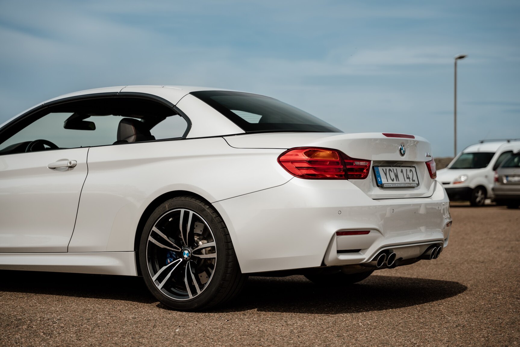 Exteriörbild på 2015 BMW M4 Cabriolet