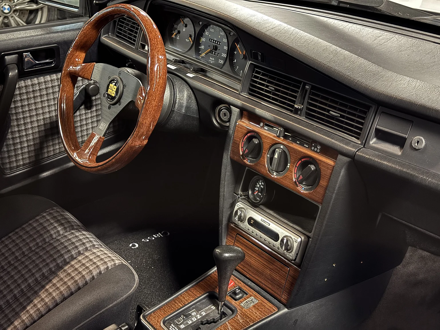 Innenraumfoto von 1992 Mercedes-Benz 190 E 1.8 - NO RESERVE (4)