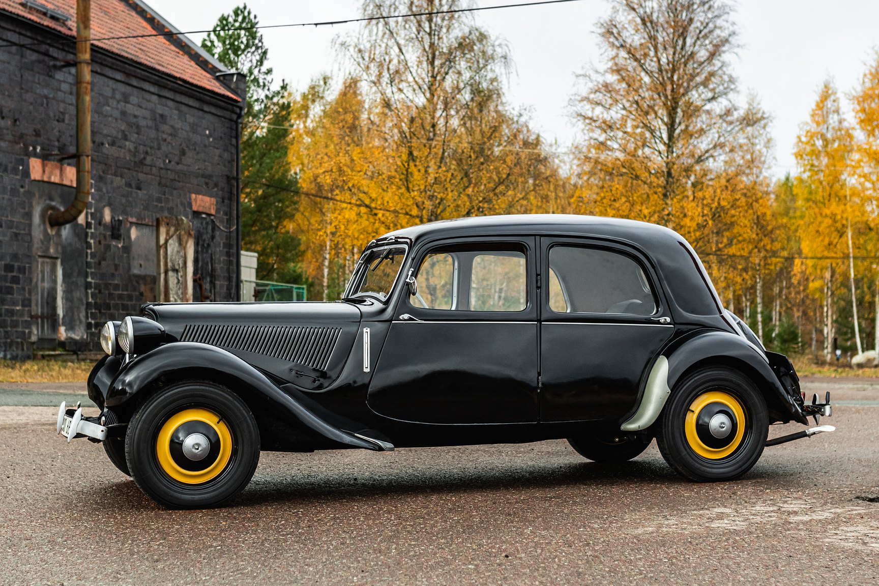 Exterior image of 1951 Citroën Berline 11 Sport