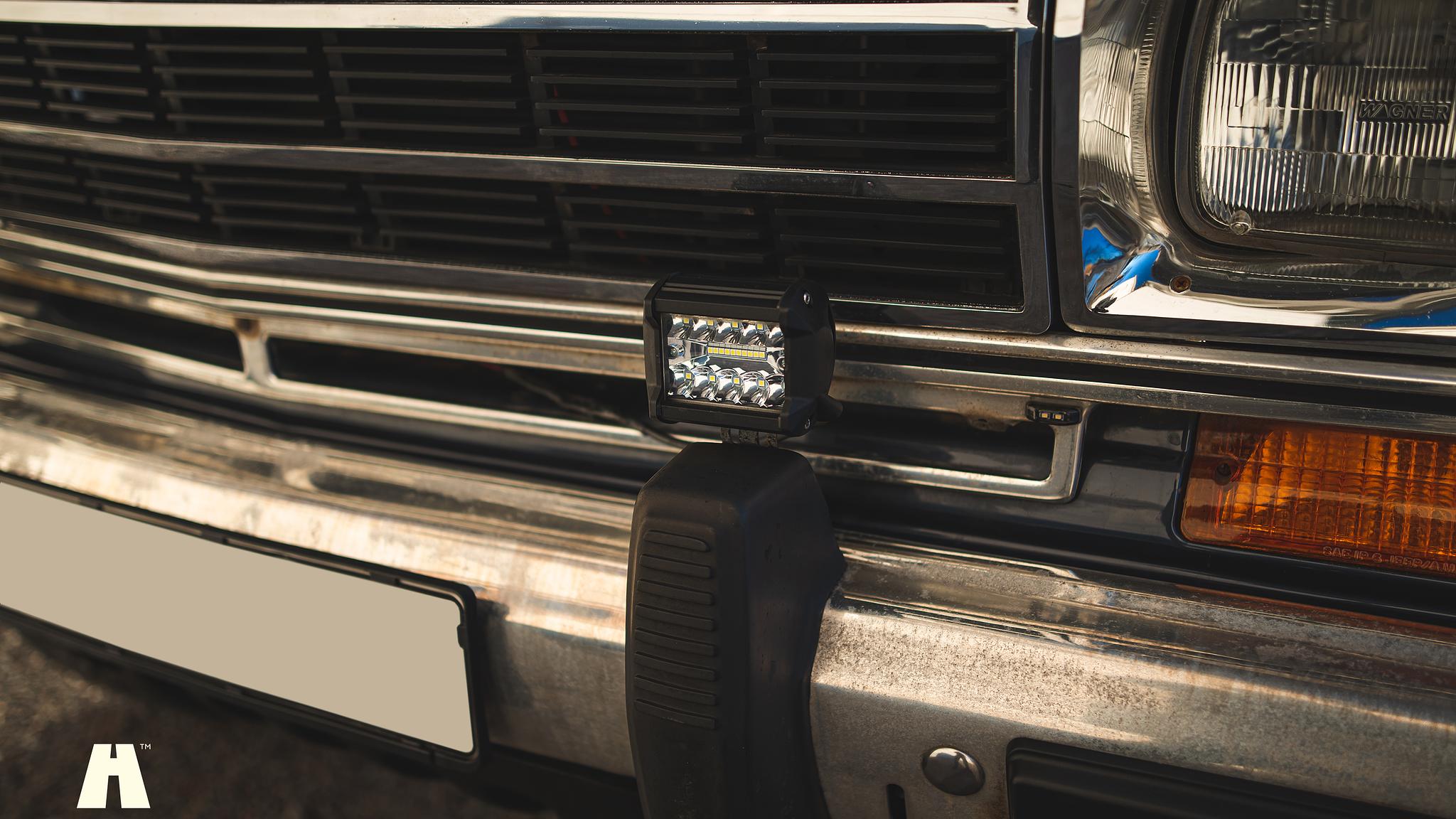 Aussenfoto 2015 Woodland Restomod Grand Wagoneer #002 Euro 6