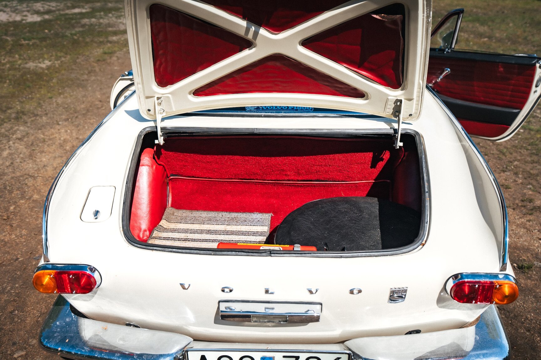 Interior image of 1963 Volvo 1800 S (47)