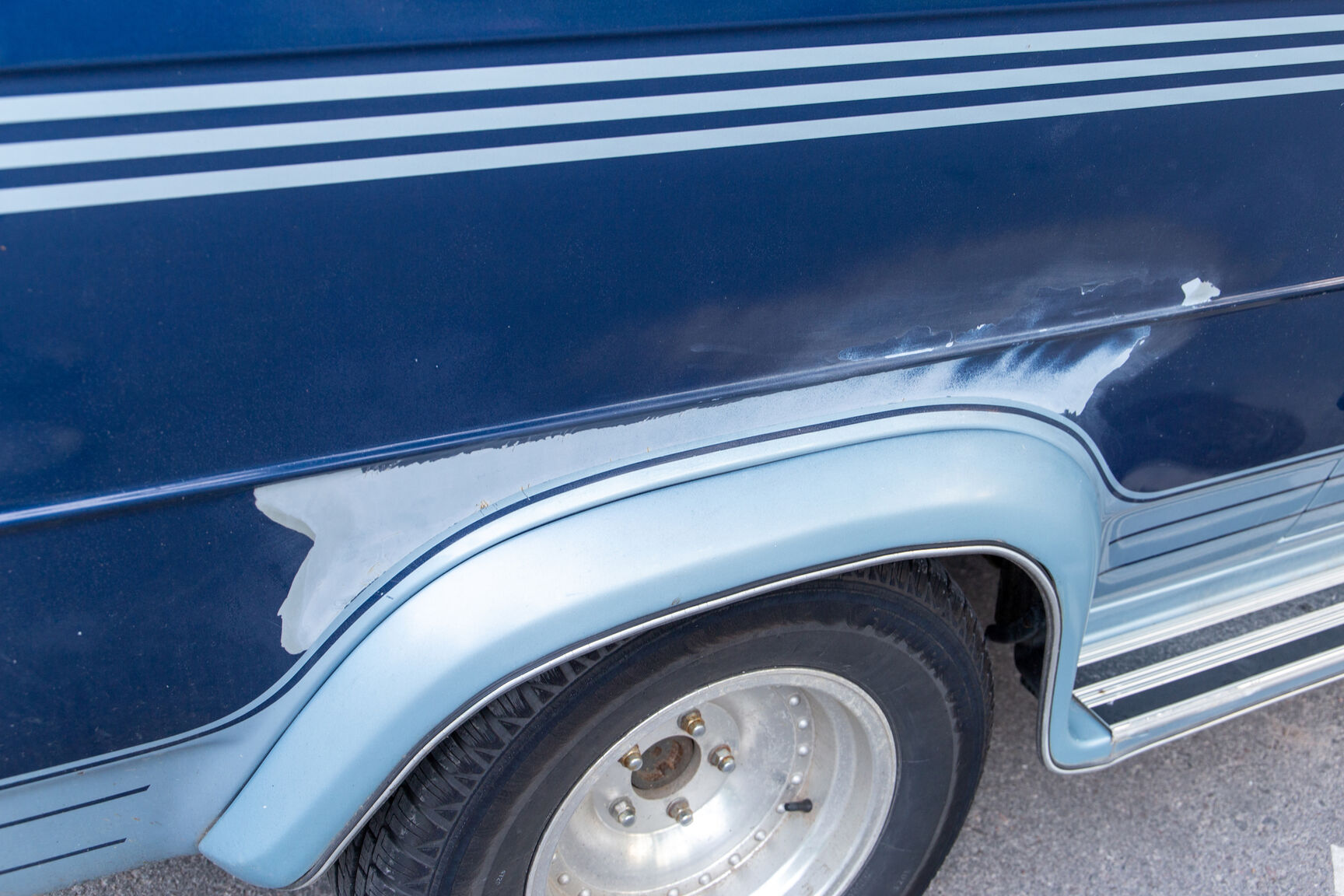 Exterior image of 1989 Chevrolet G20 Conversion Van