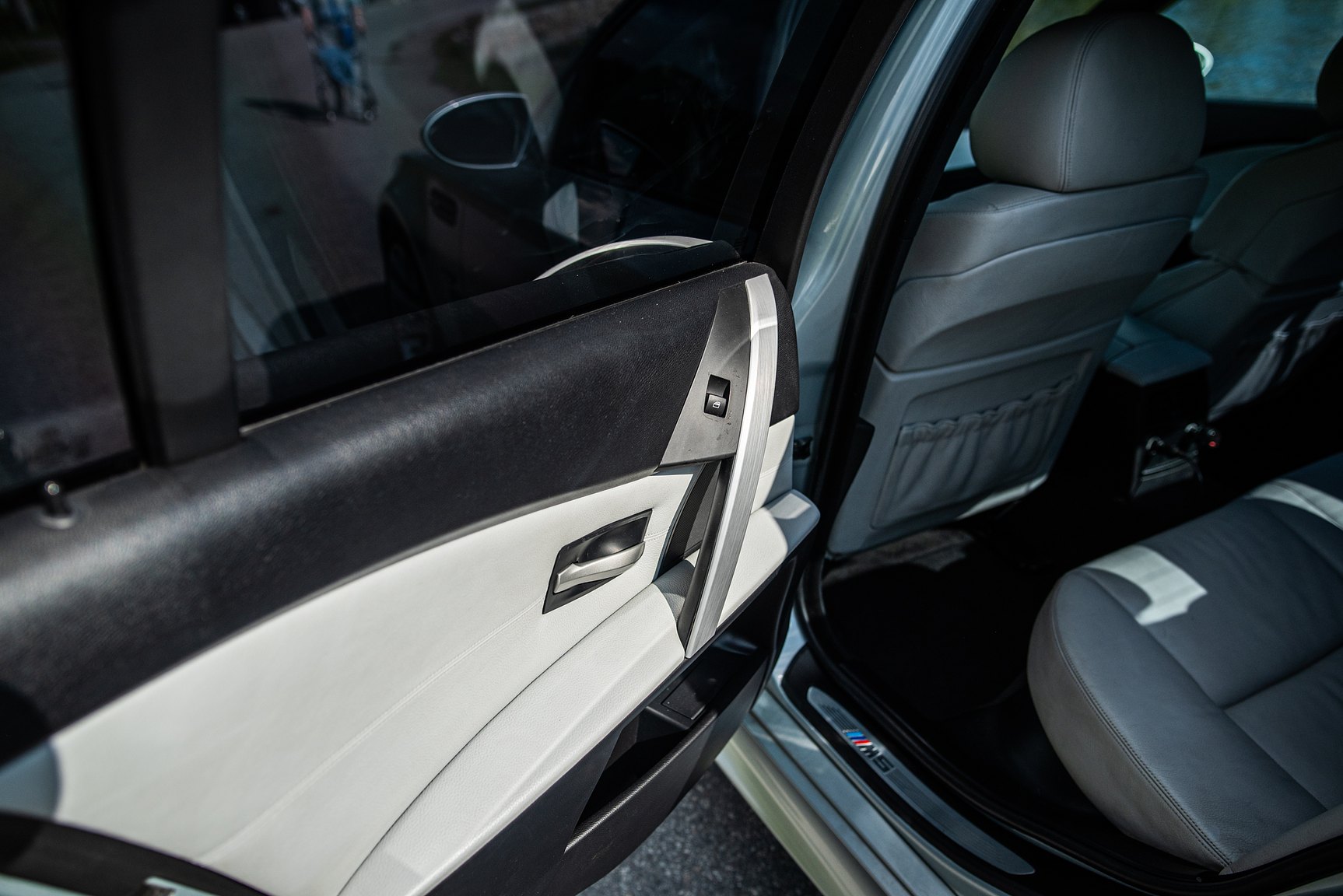 Interior image of 2006 BMW E60 M5