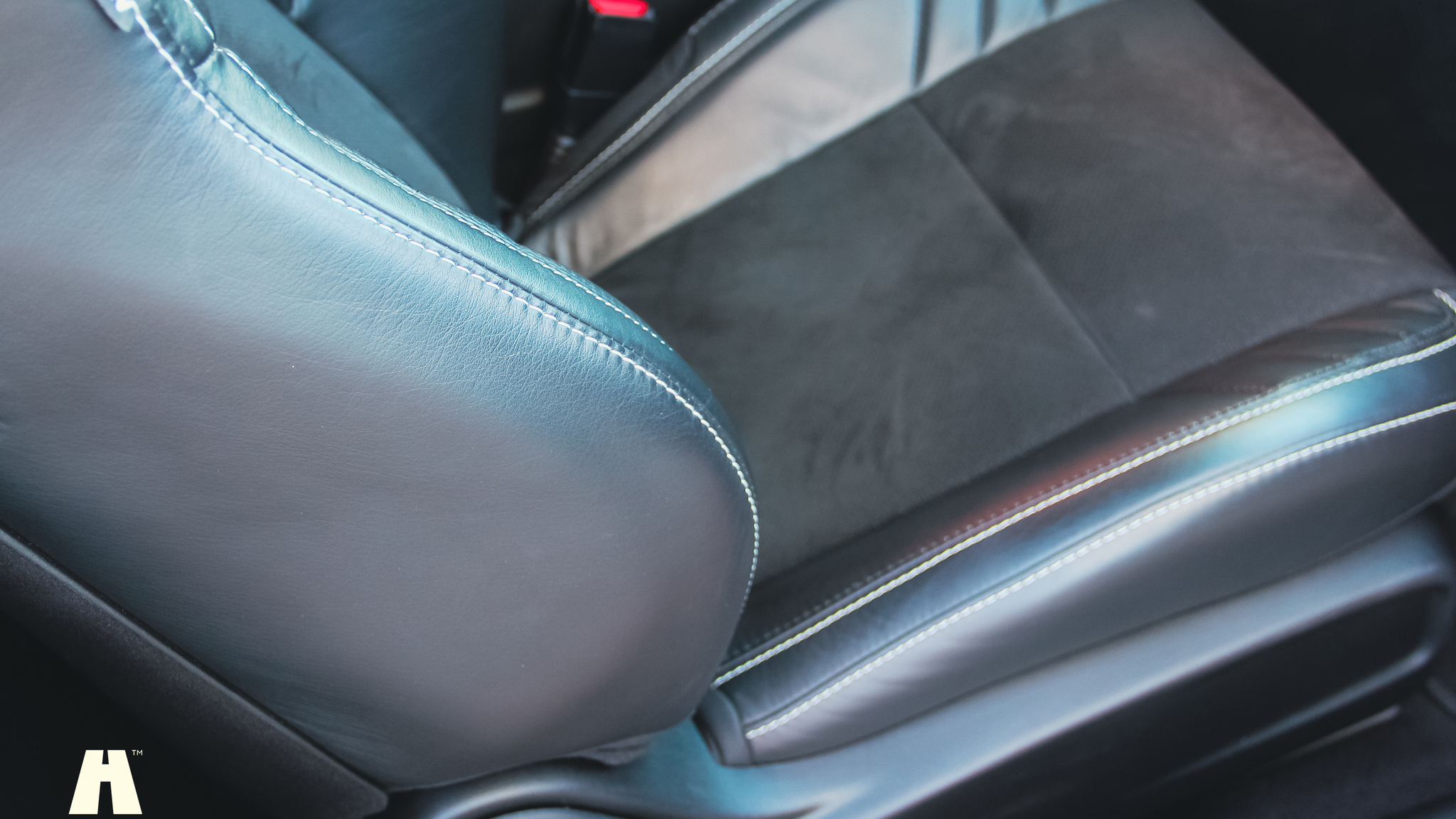 Interior image of 2019 Dodge Challenger Hellcat (16)