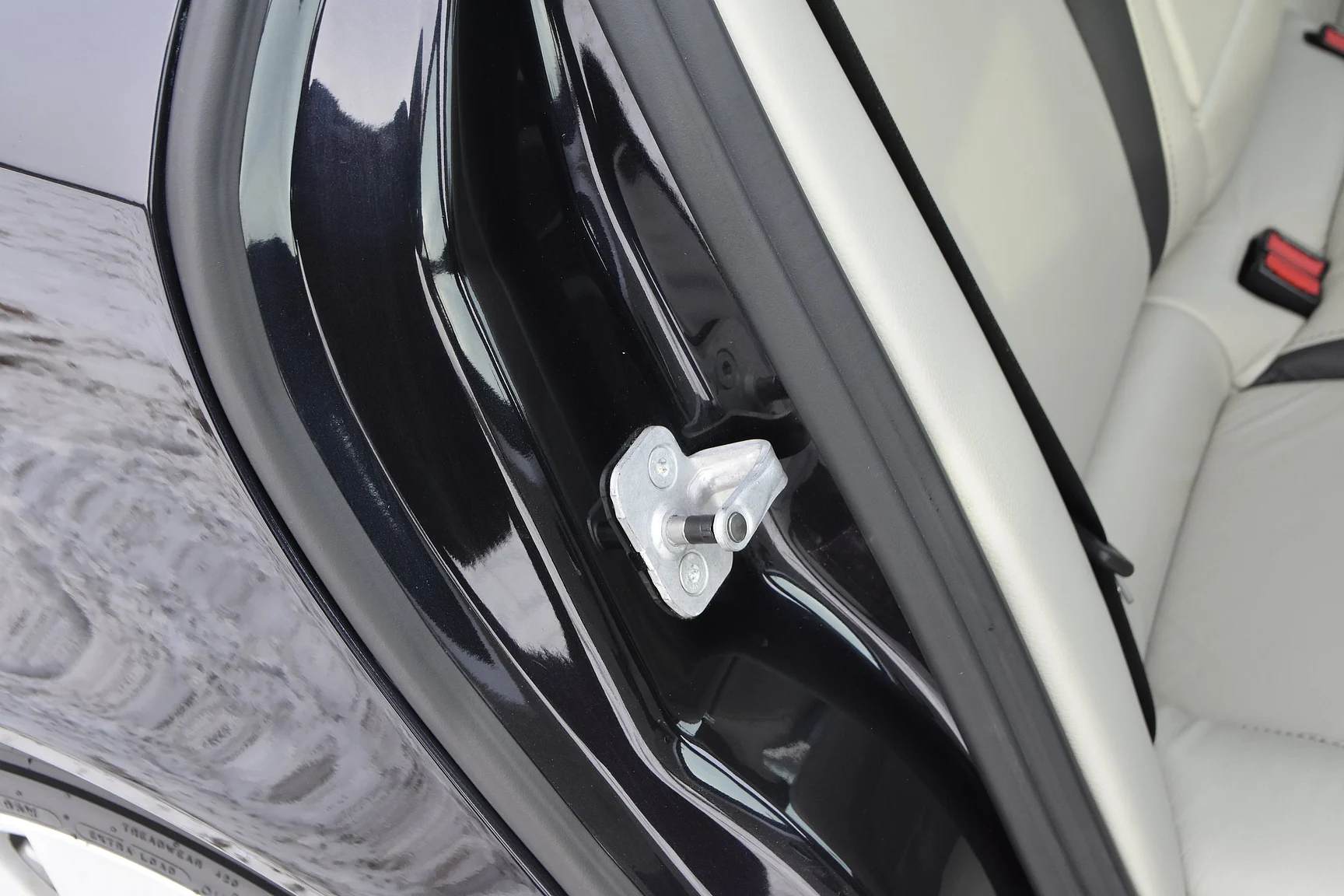 Interior image of 2014 Saab 9-3 Aero Hirsch Edition (43)