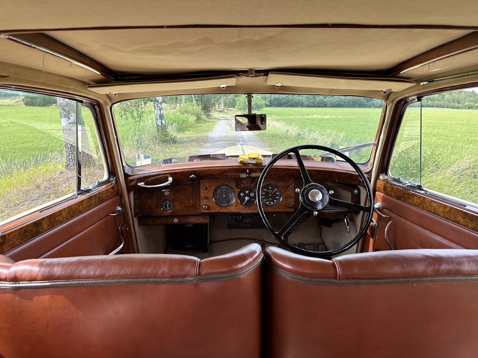 Innenraumfoto von 1947 Bentley Mark IV Sport Saloon