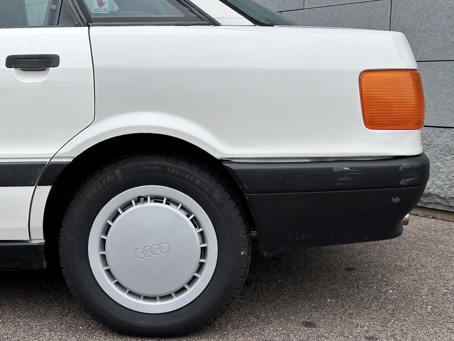 Exterior image of 1988 Audi 80 (13)