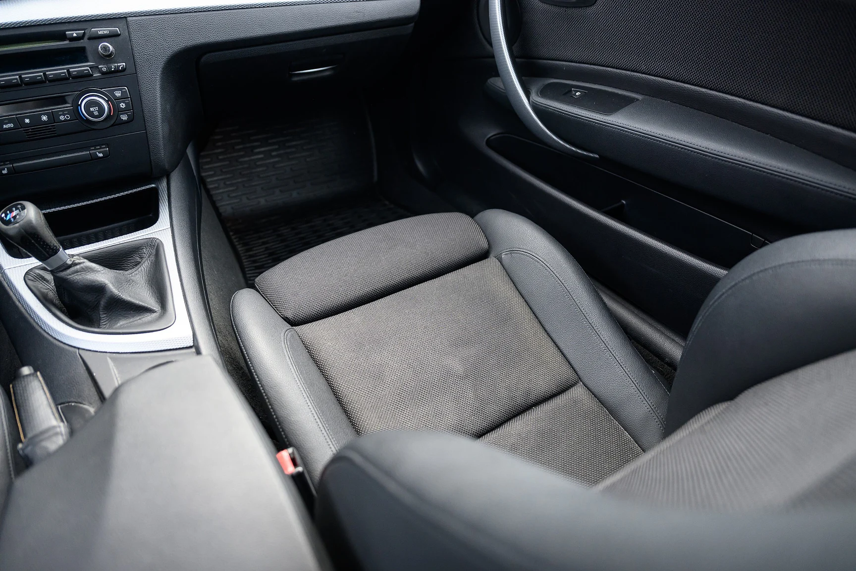 Interior image of 2007 2007 BMW 130i M Sport (27)